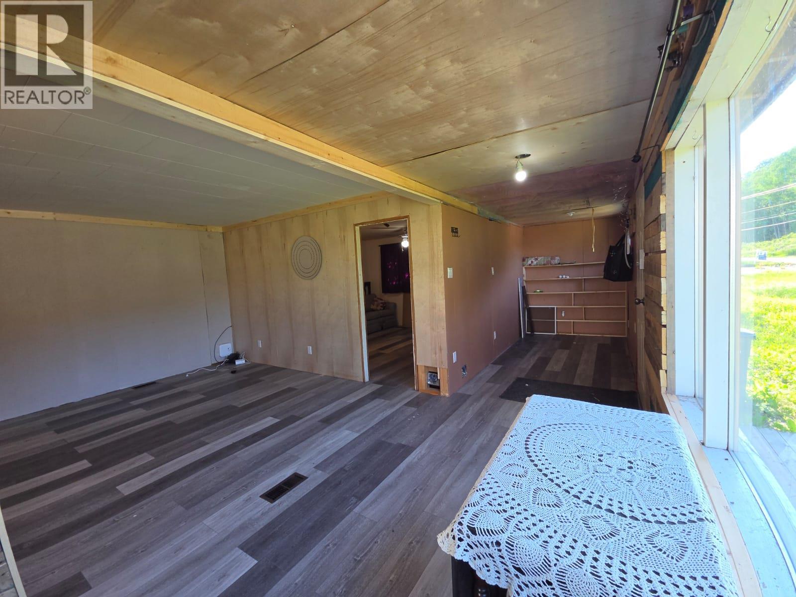 5208 47 Avenue Nw Property Photo 6