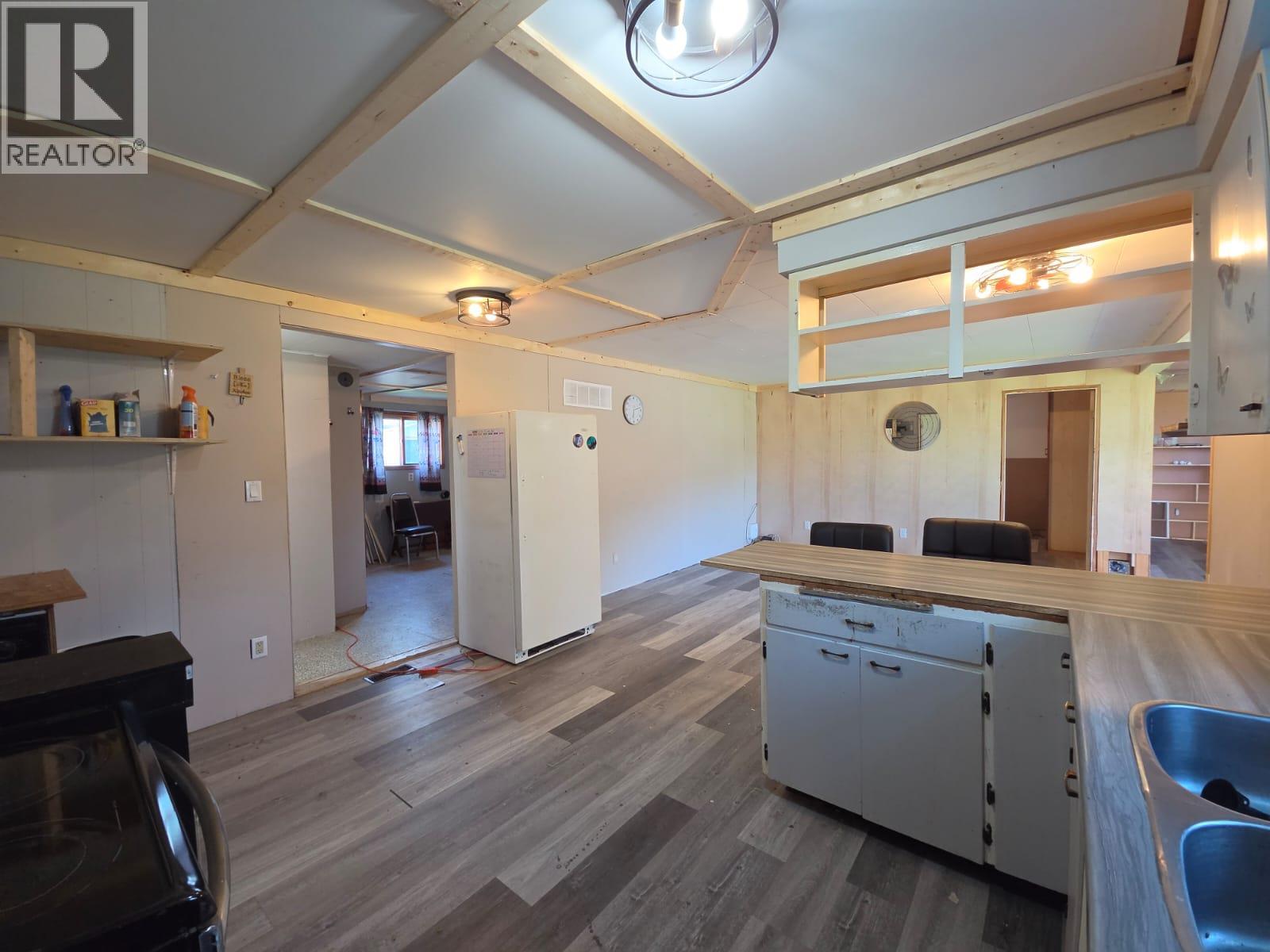 5208 47 Avenue Nw Property Photo 9