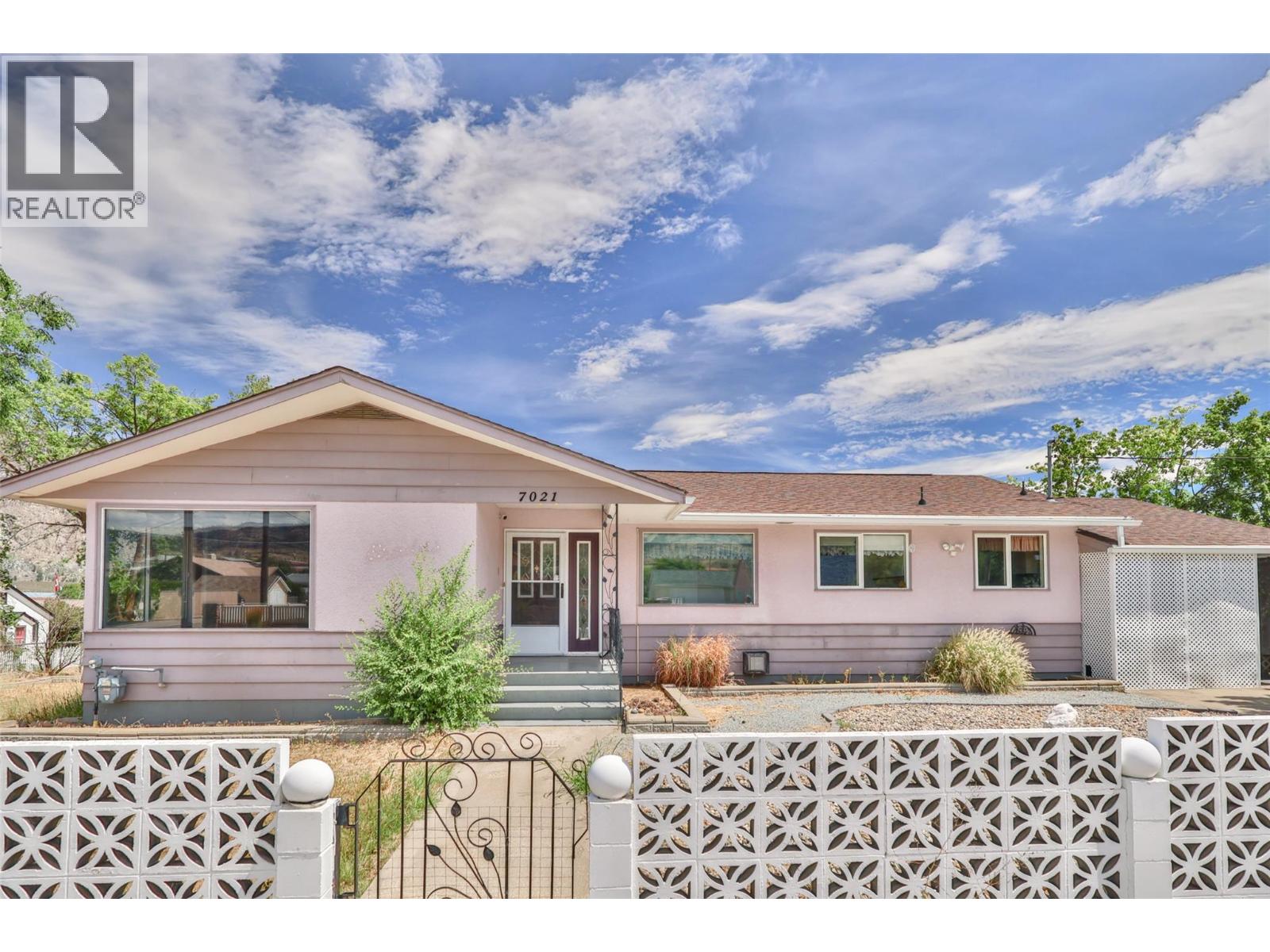 7021 87th Street Property Photo 2