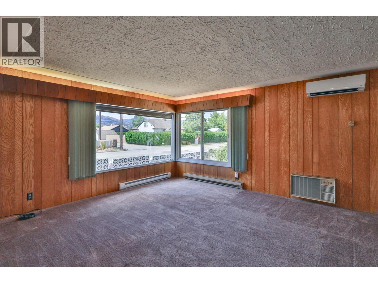 7021 87th Street Property Photo 9