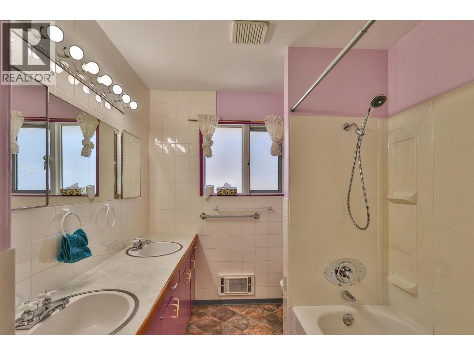 7021 87th Street Property Photo 23