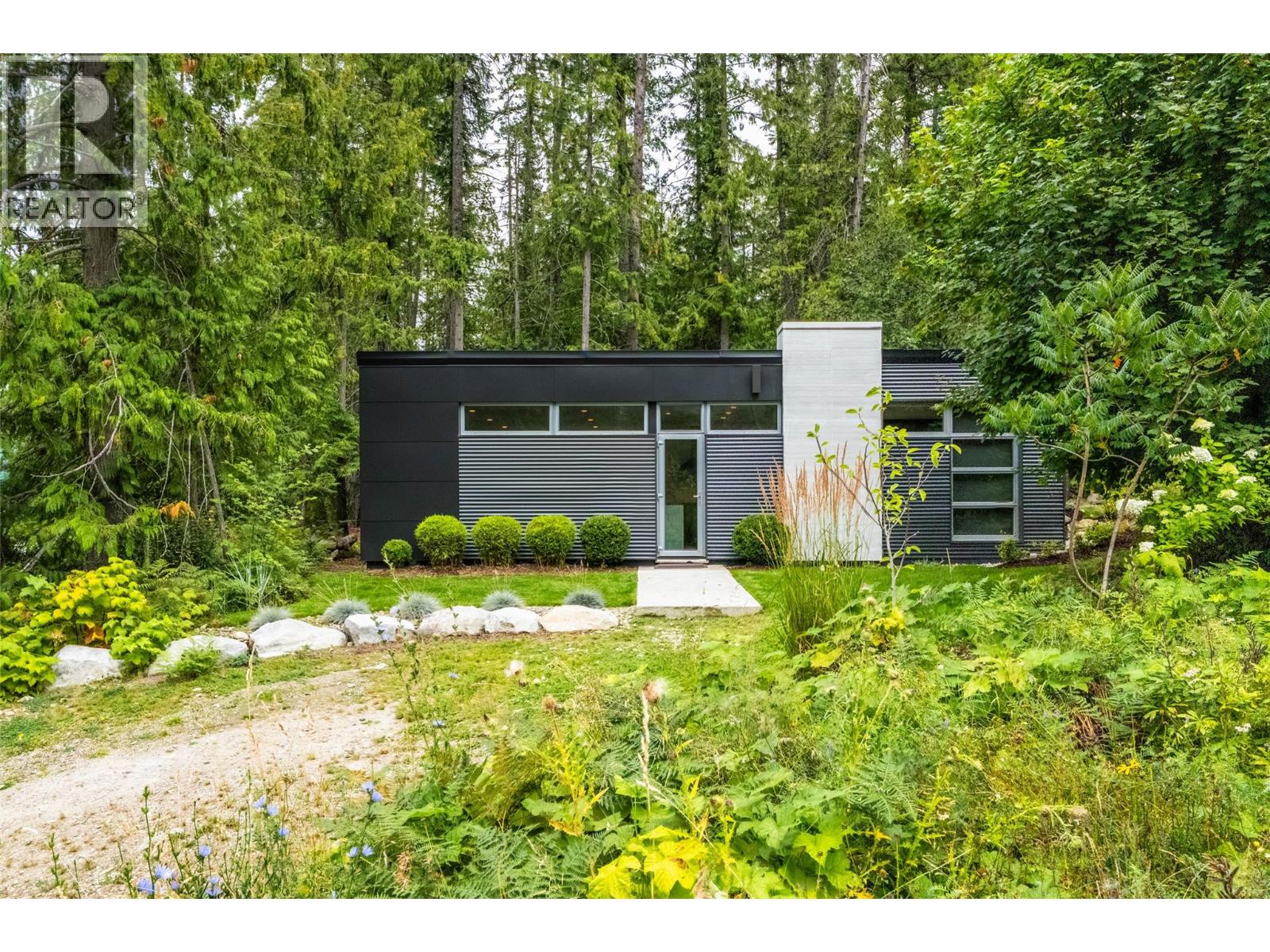 183-191 Kootenay Lake Road Property Photo 3