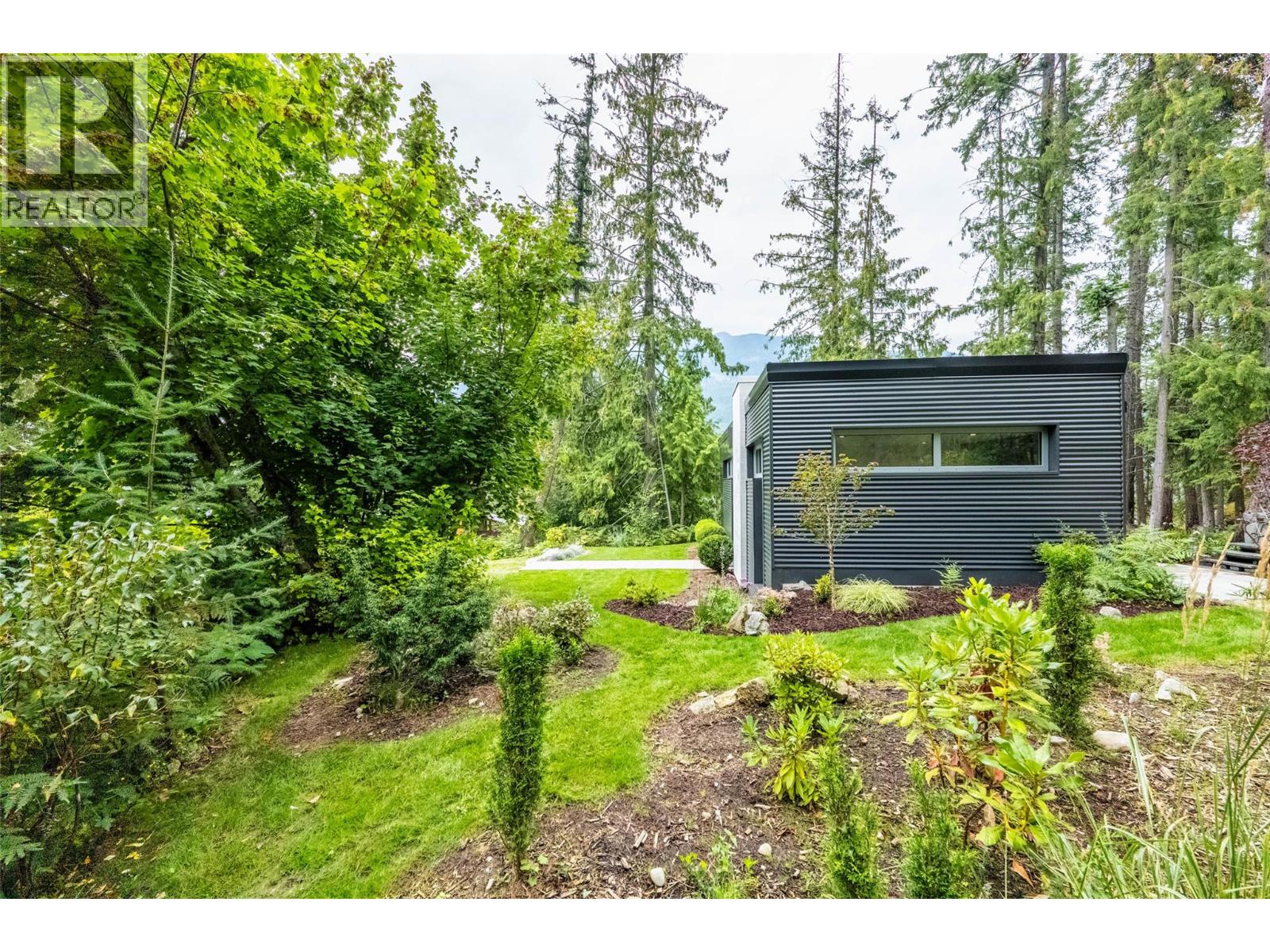 183-191 Kootenay Lake Road Property Photo 7