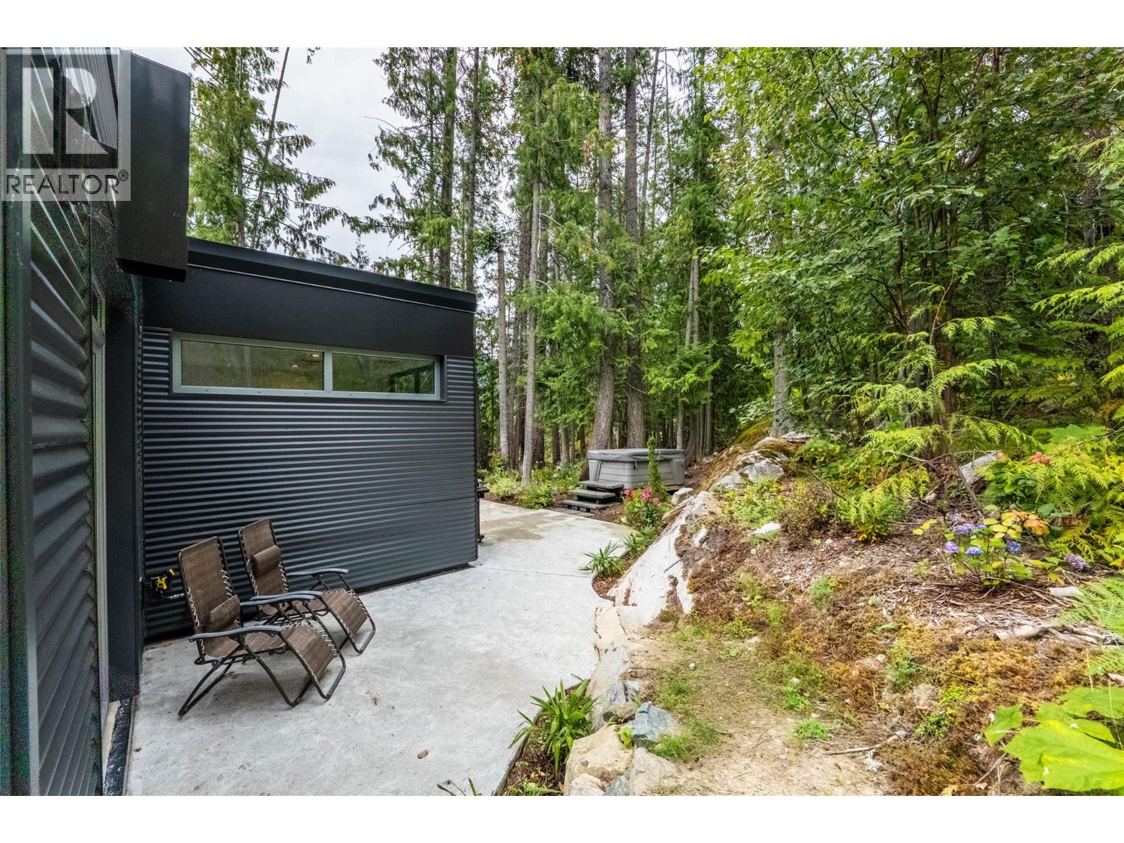 183-191 Kootenay Lake Road Property Photo 9