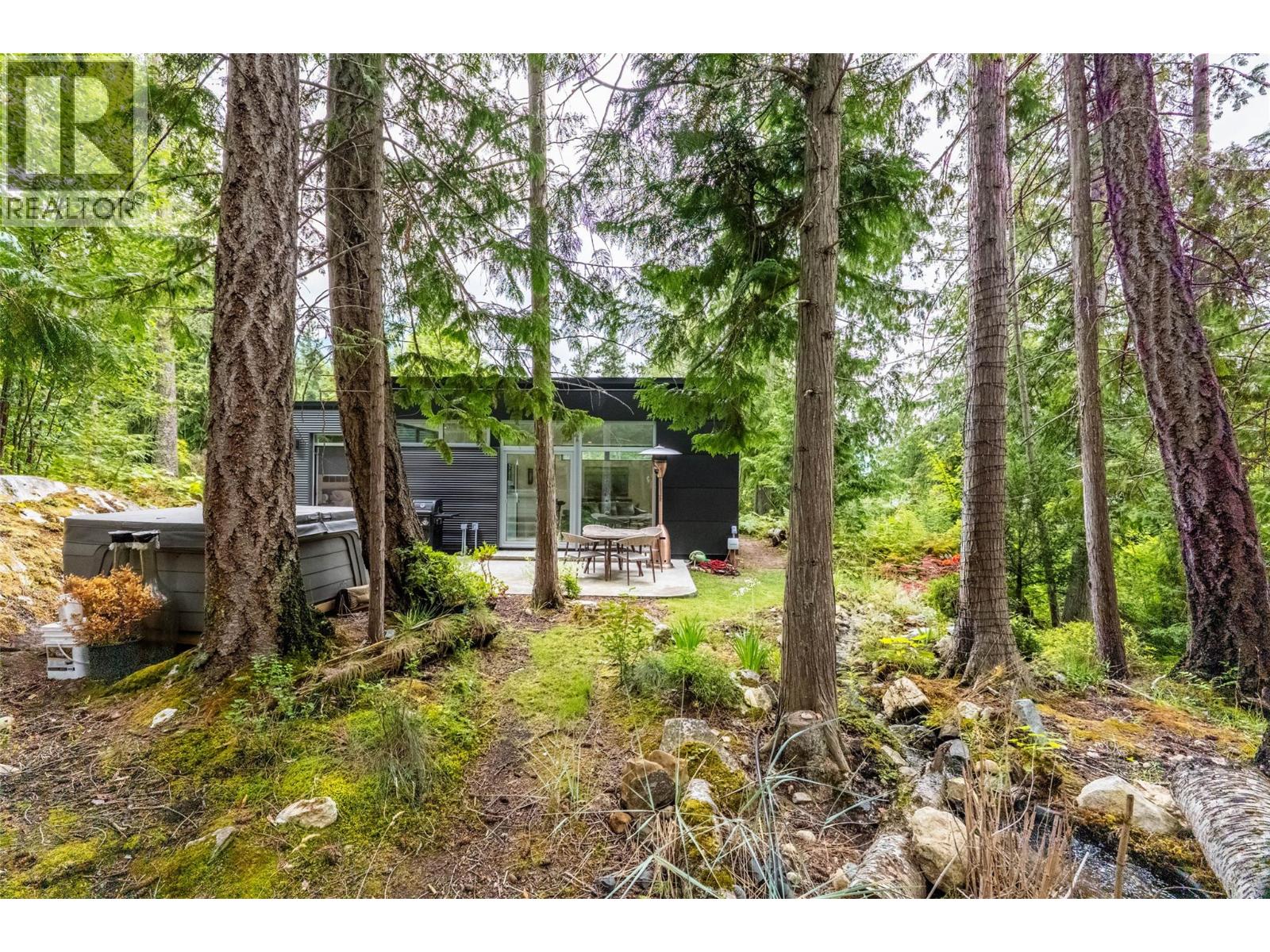 183-191 Kootenay Lake Road Property Photo 11