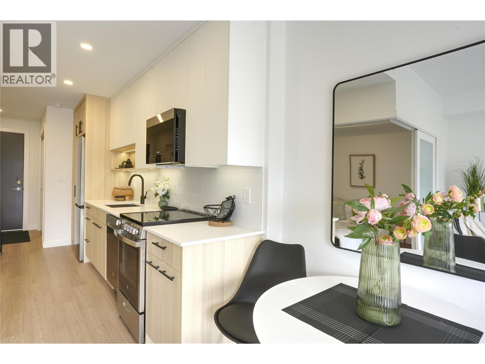 1380 Pridham Avenue Unit# 408 Property Photo 2