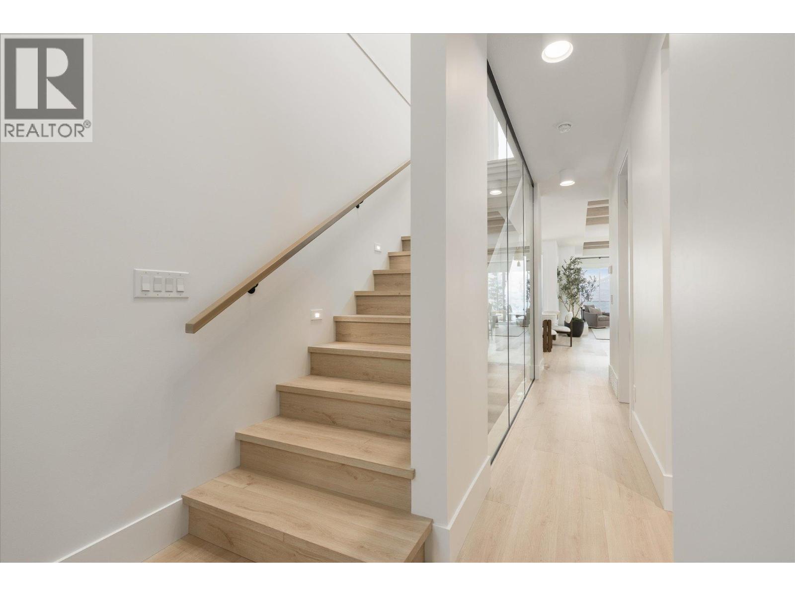 6179 Brigade Court Property Photo 4