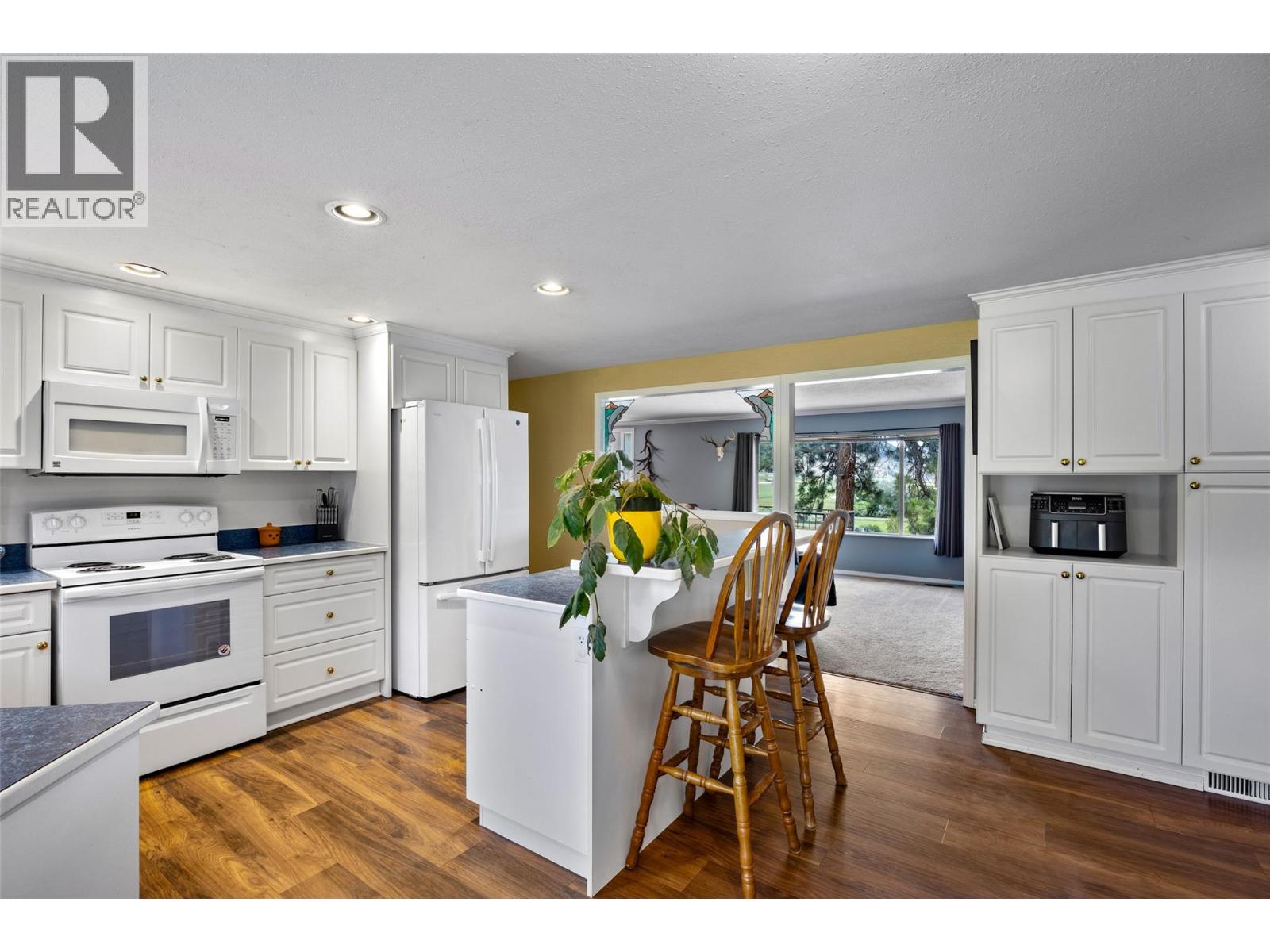 6572 Becker Road Property Photo 10