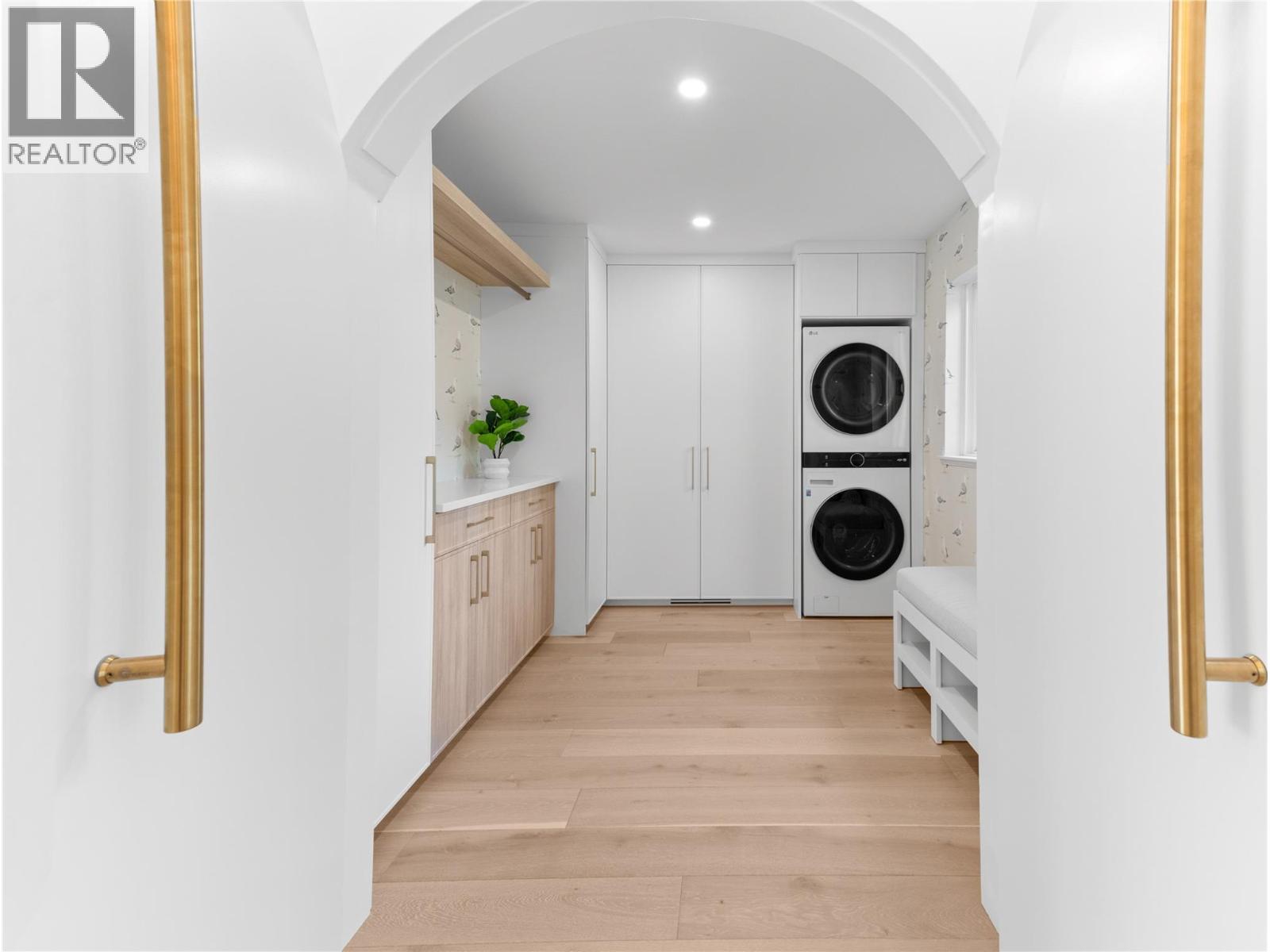 5538 Lakeshore Road Property Photo 13