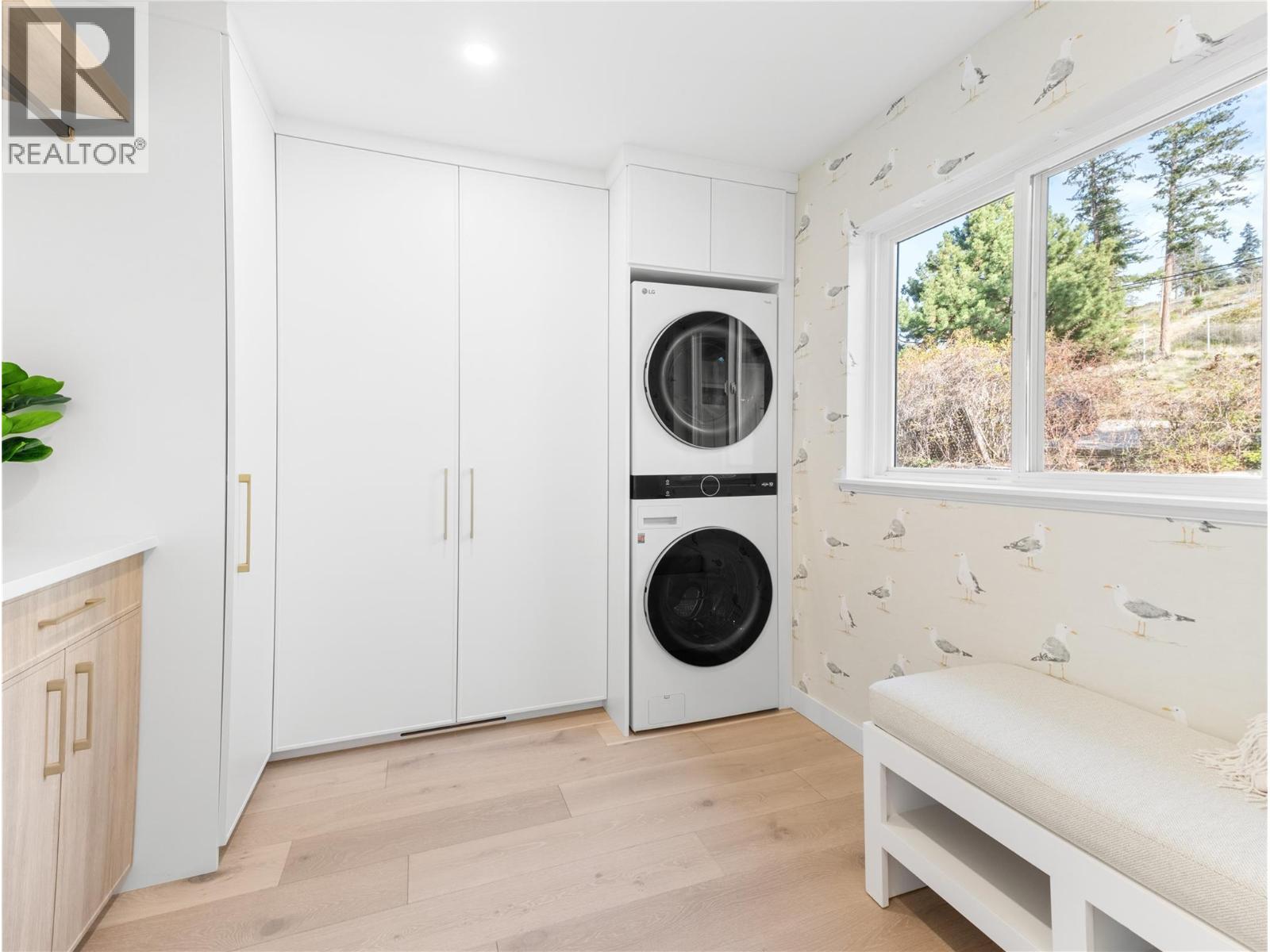 5538 Lakeshore Road Property Photo 14