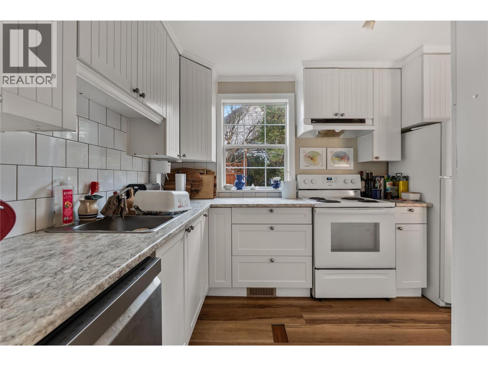 691-693 Okanagan Boulevard Property Photo 9