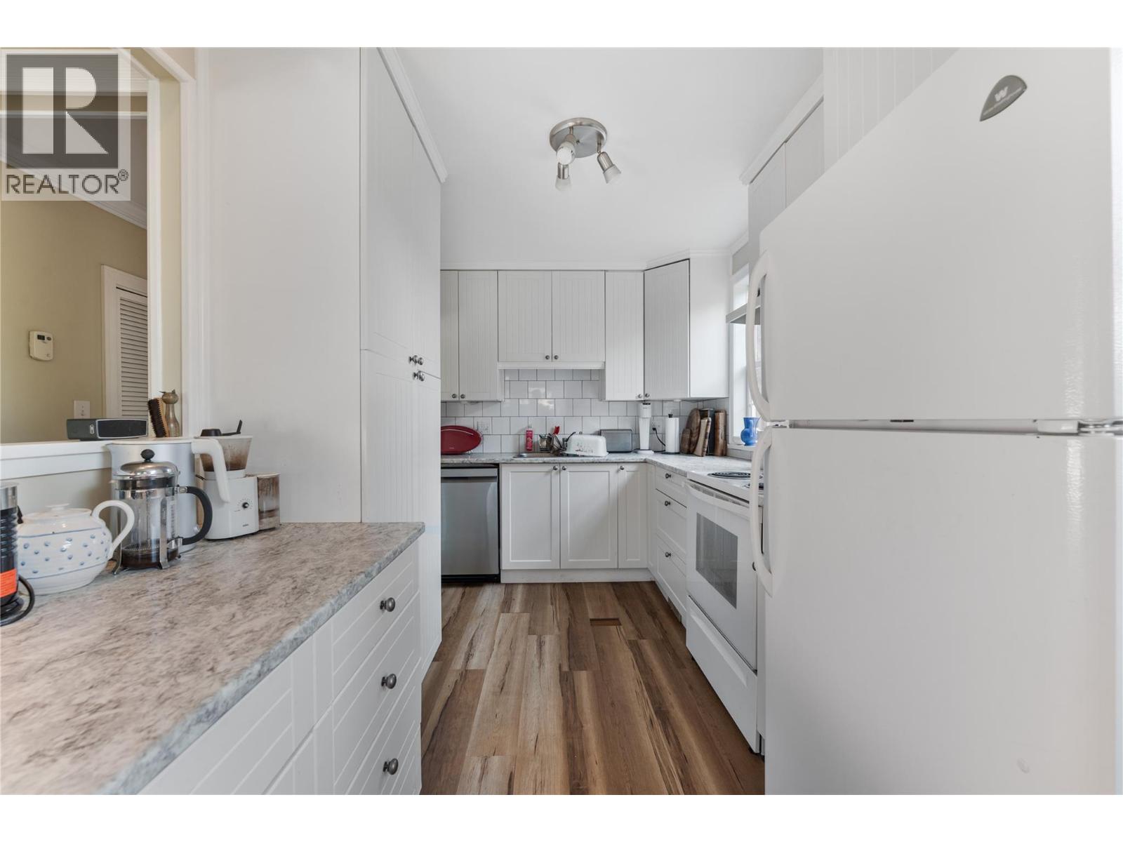 691-693 Okanagan Boulevard Property Photo 10