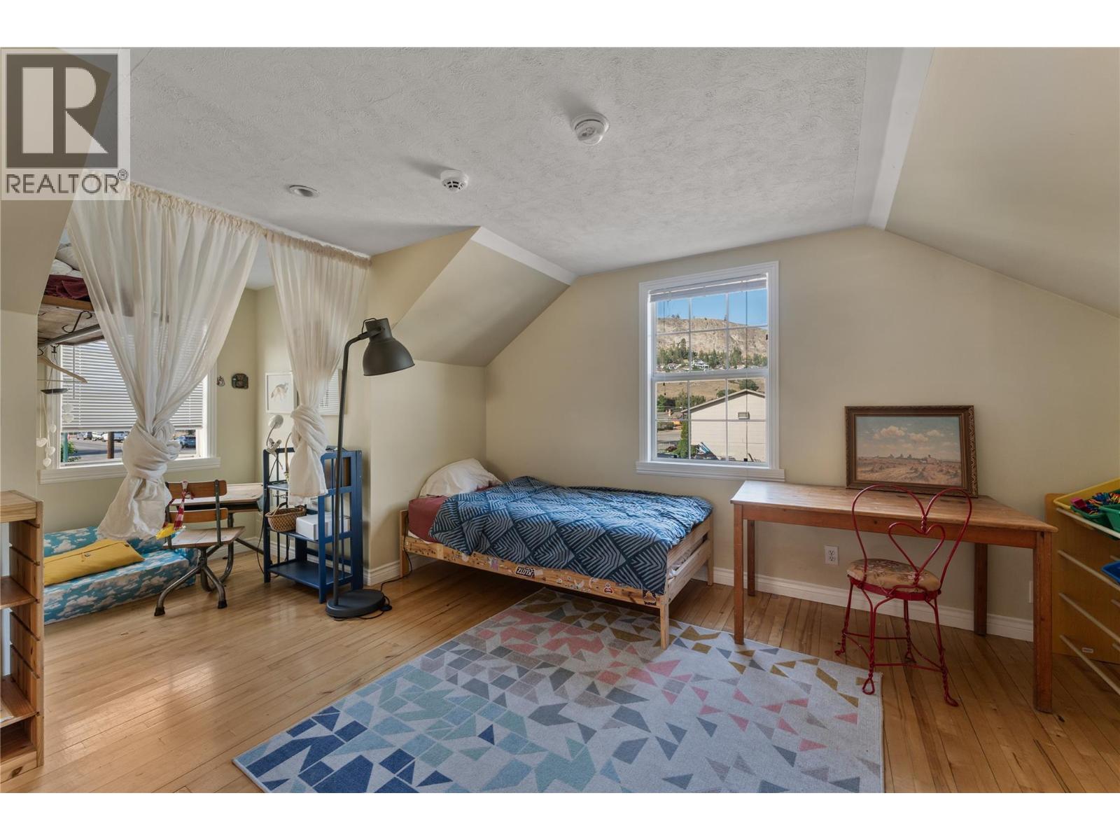 691-693 Okanagan Boulevard Property Photo 16