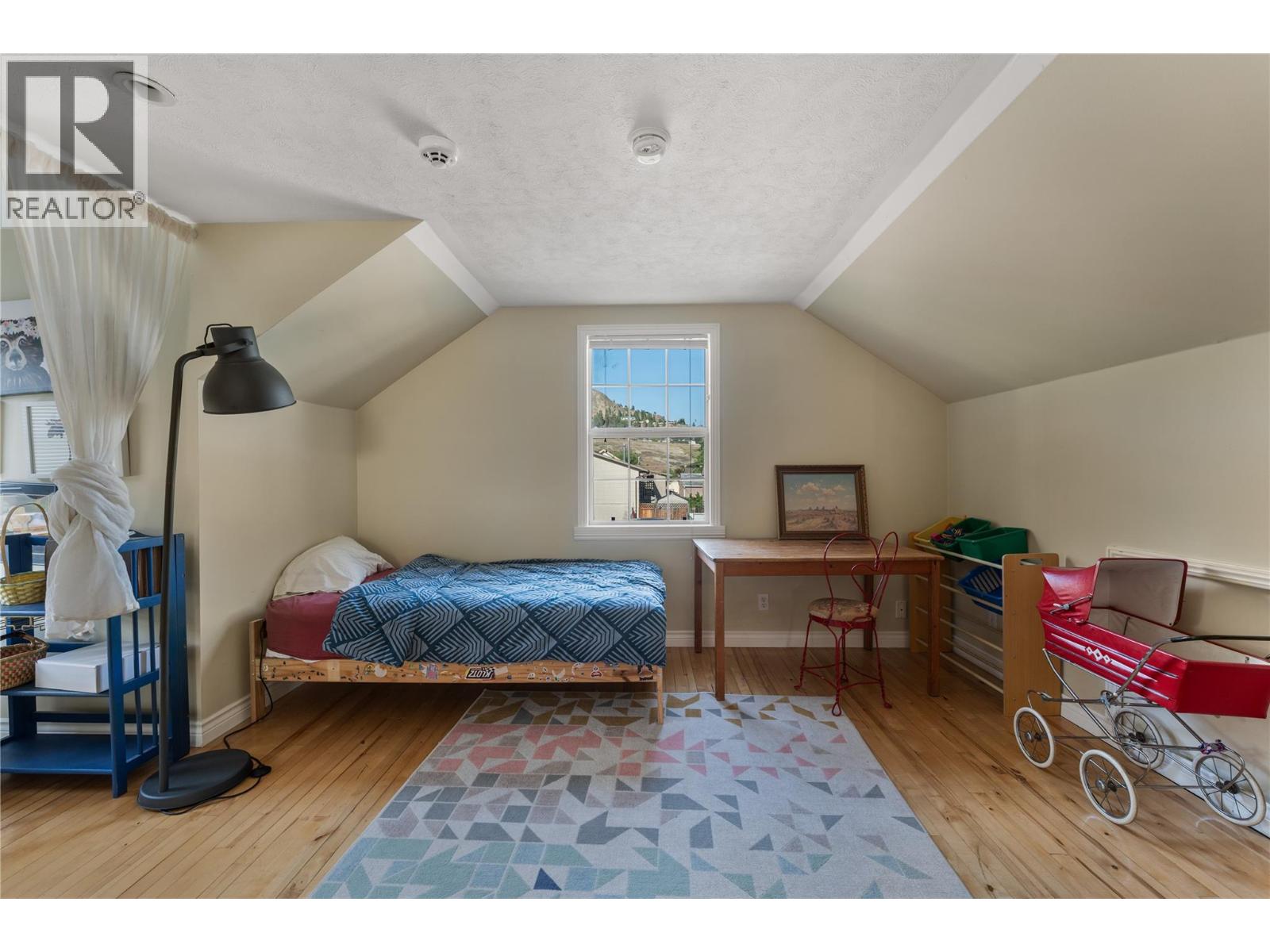 691-693 Okanagan Boulevard Property Photo 17