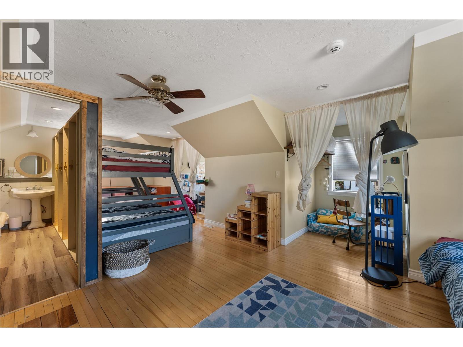 691-693 Okanagan Boulevard Property Photo 18