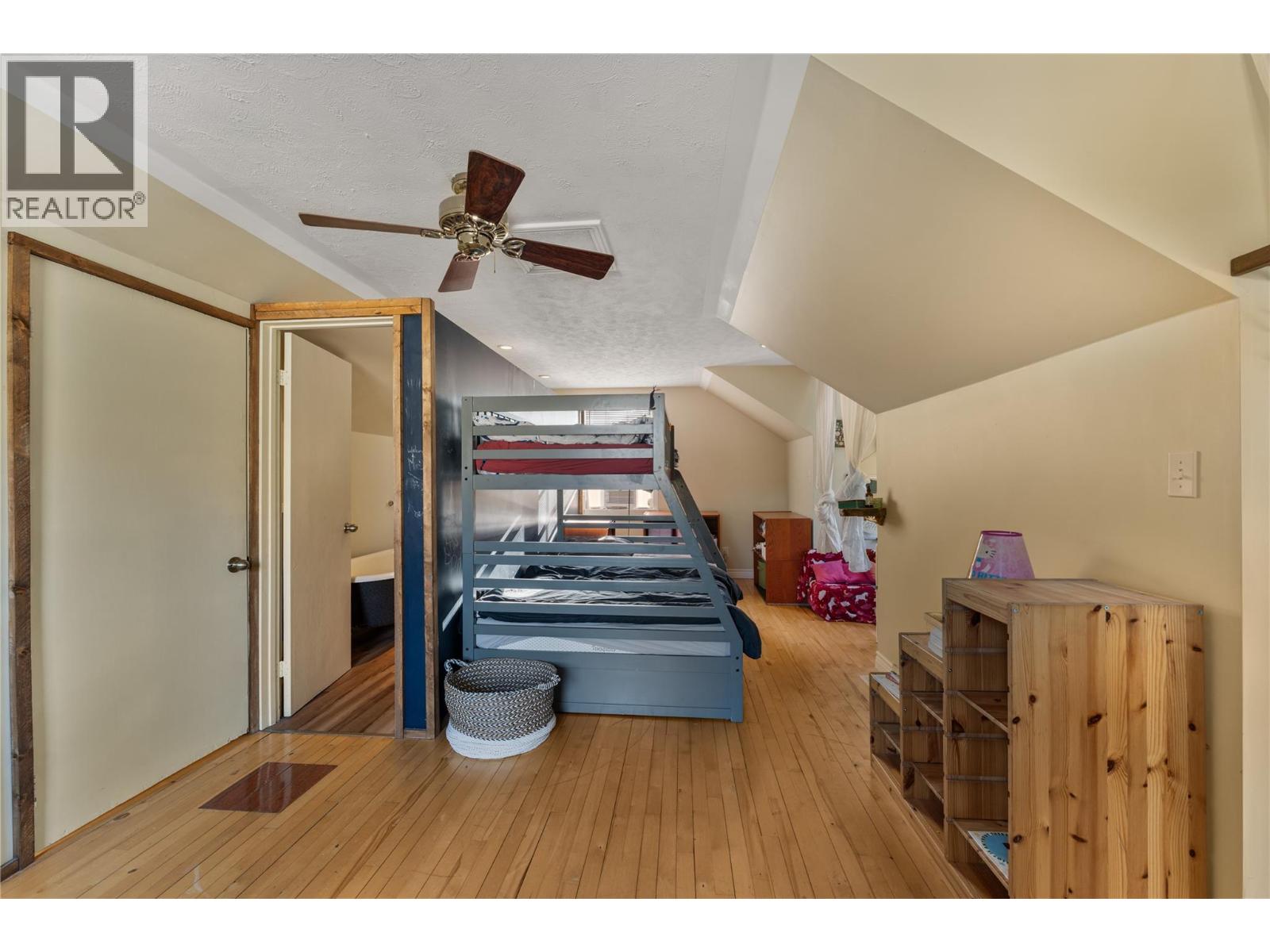 691-693 Okanagan Boulevard Property Photo 20