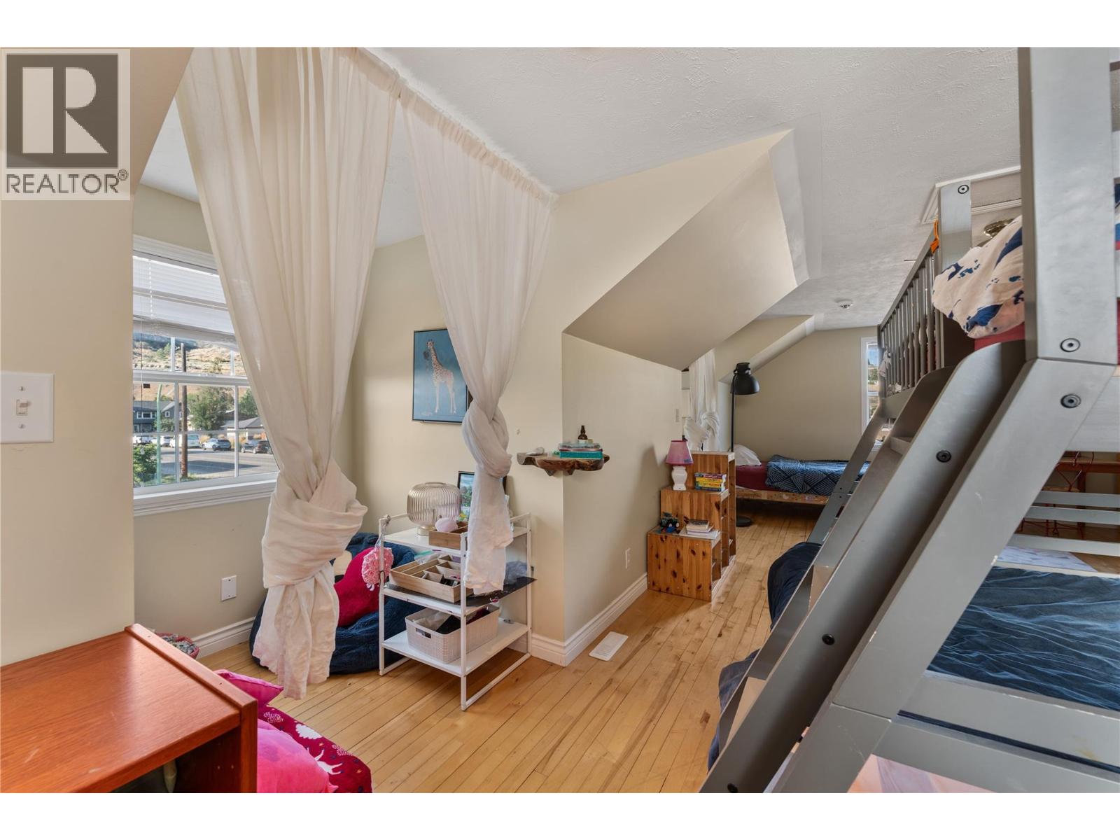 691-693 Okanagan Boulevard Property Photo 22