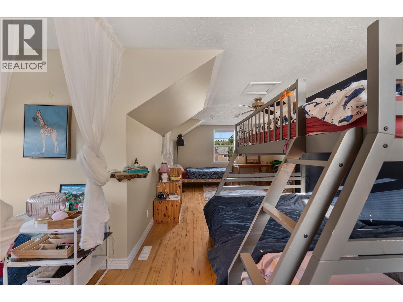 691-693 Okanagan Boulevard Property Photo 23