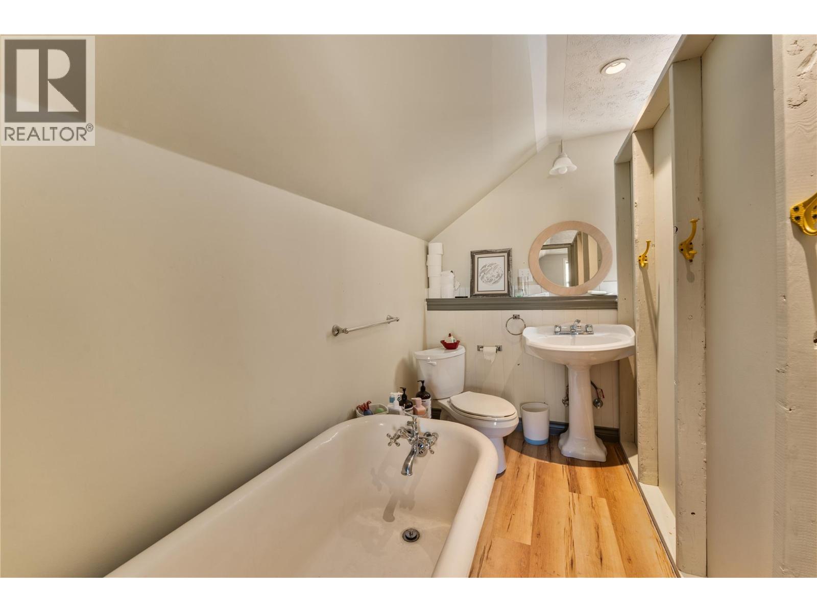 691-693 Okanagan Boulevard Property Photo 24