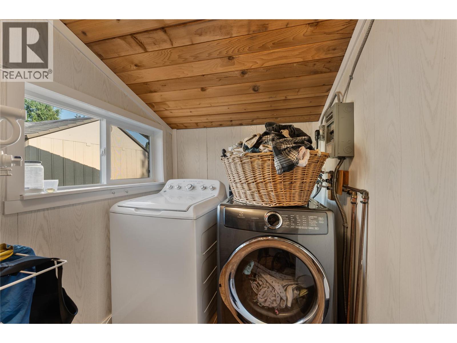 691-693 Okanagan Boulevard Property Photo 25