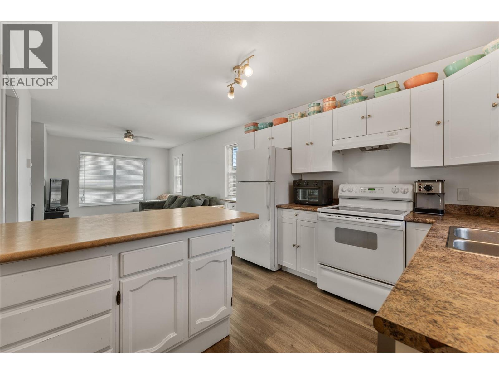 691-693 Okanagan Boulevard Property Photo 27