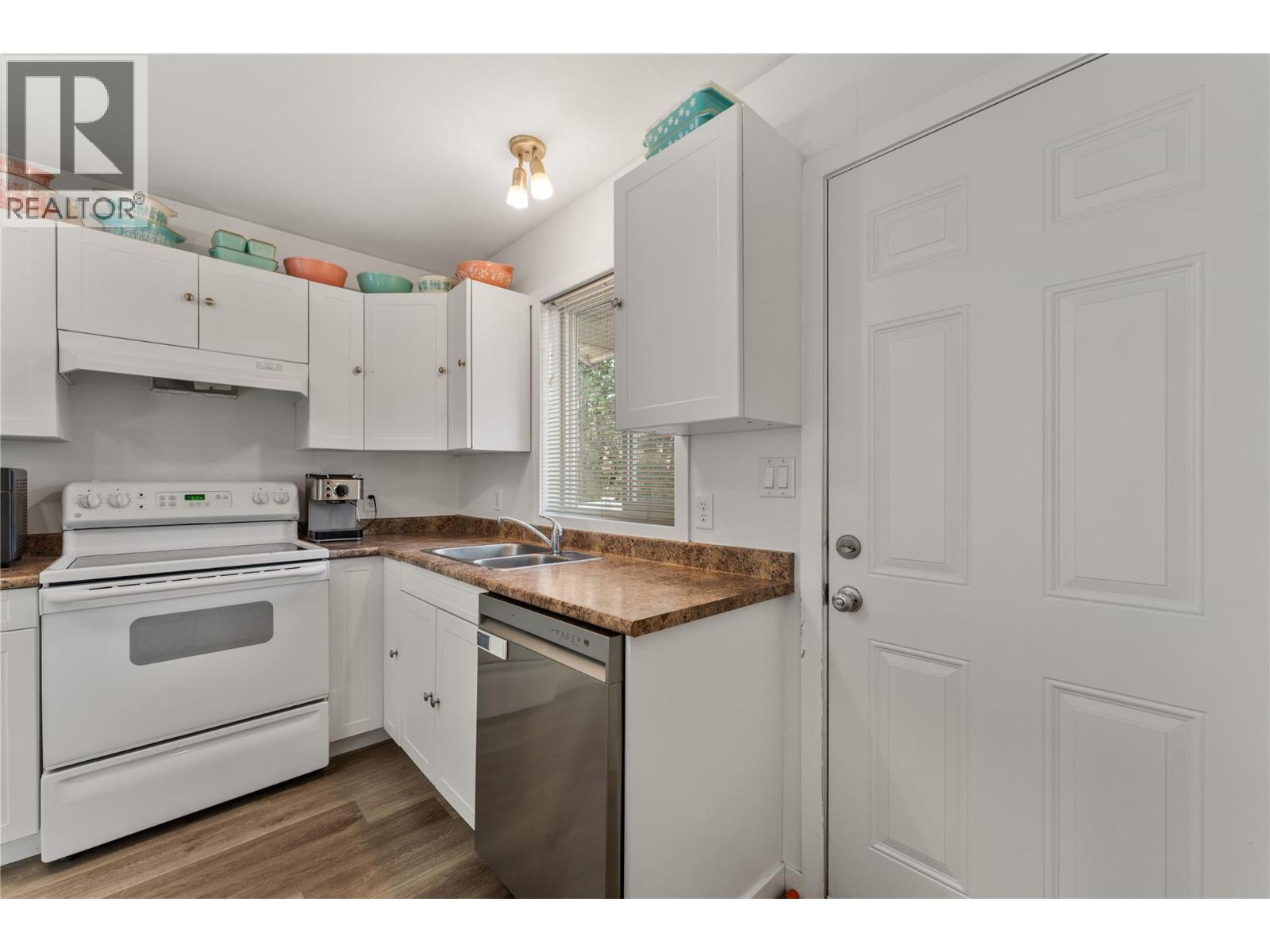 691-693 Okanagan Boulevard Property Photo 30