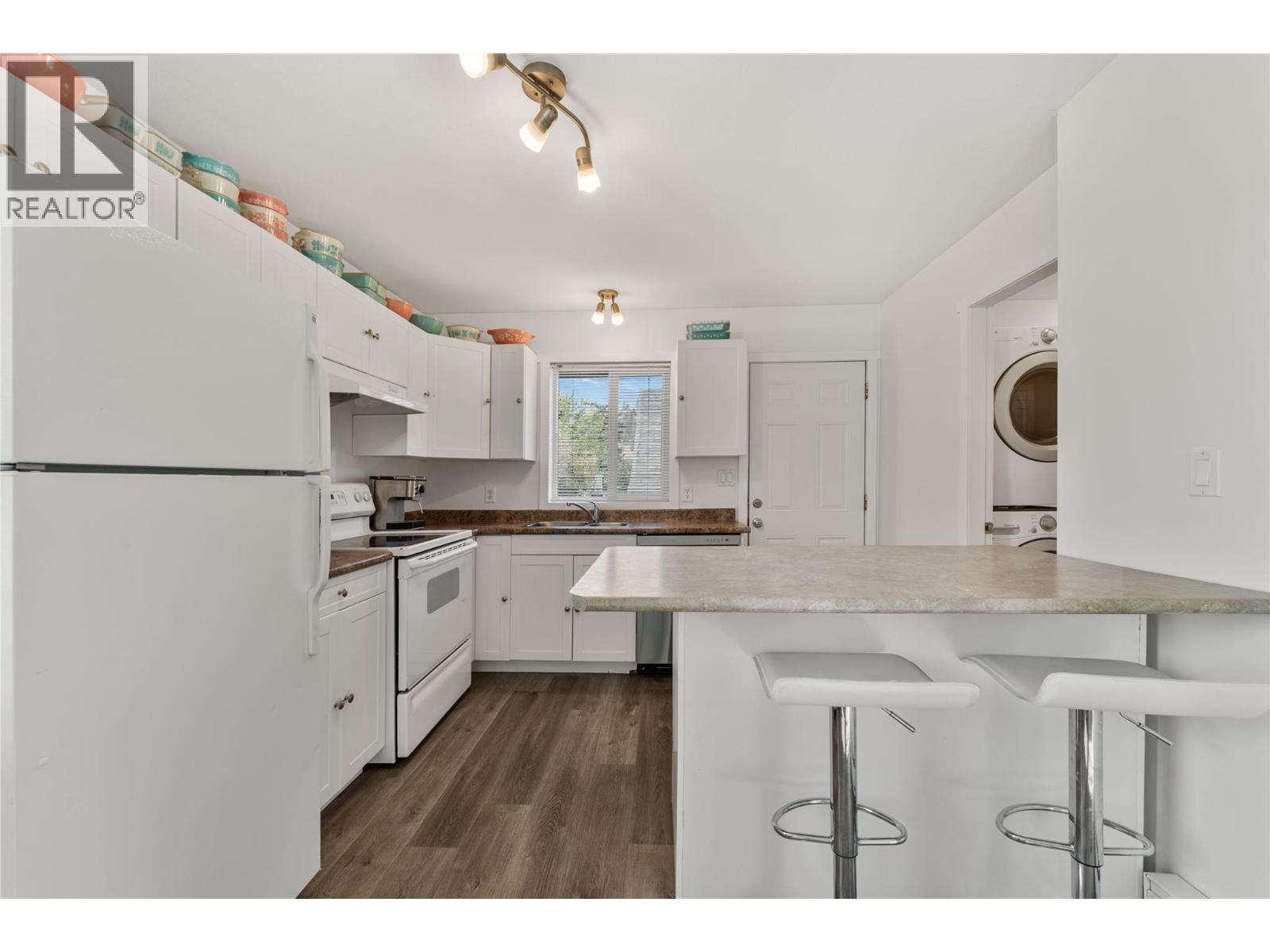 691-693 Okanagan Boulevard Property Photo 31