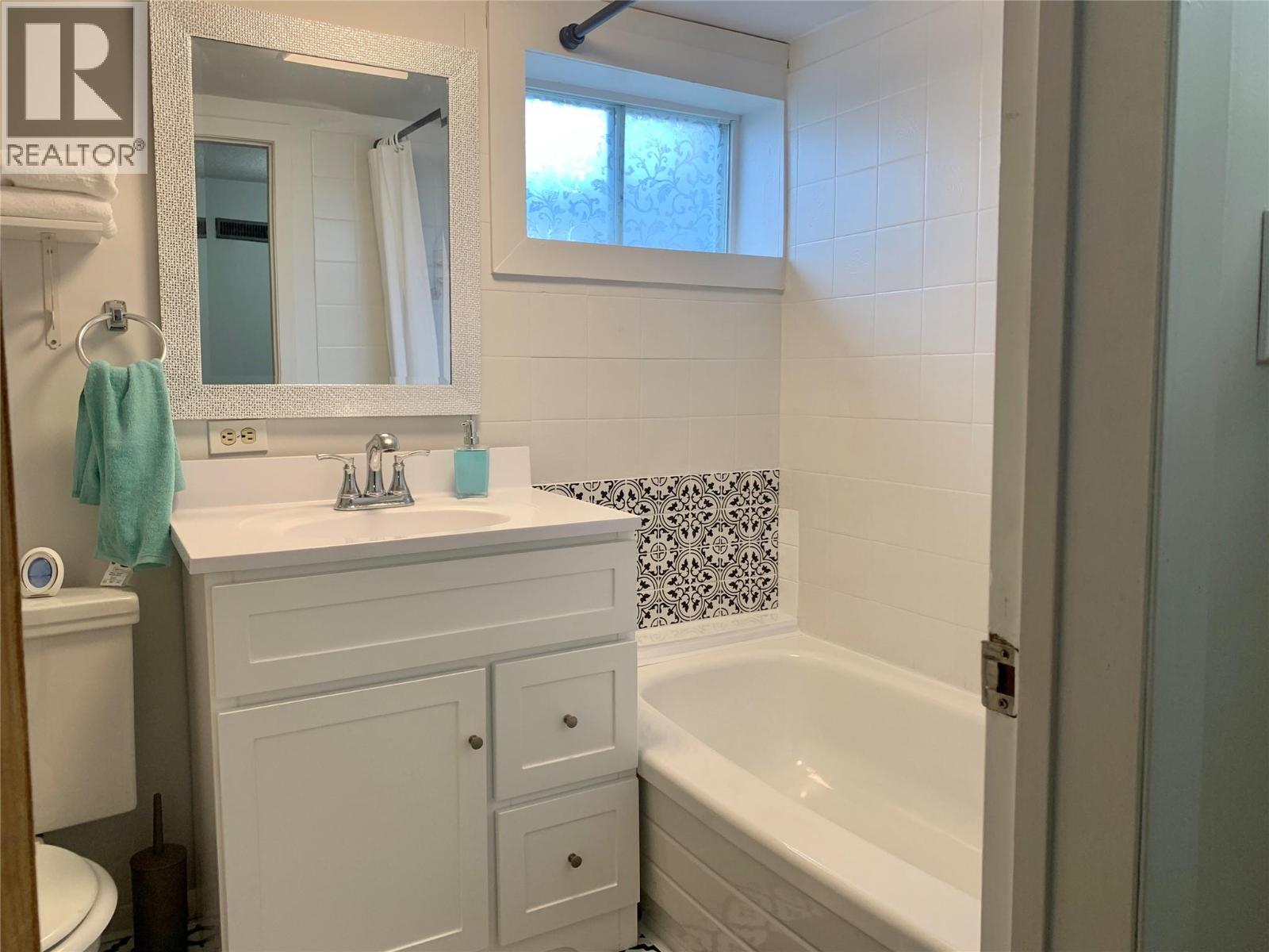 1329 108 Avenue Property Photo 20