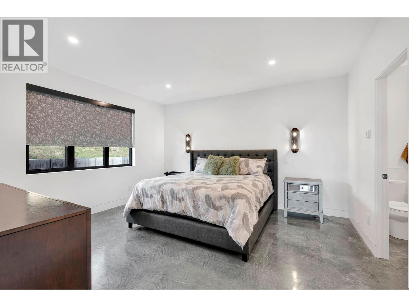 887 Fernie Road Property Photo 10
