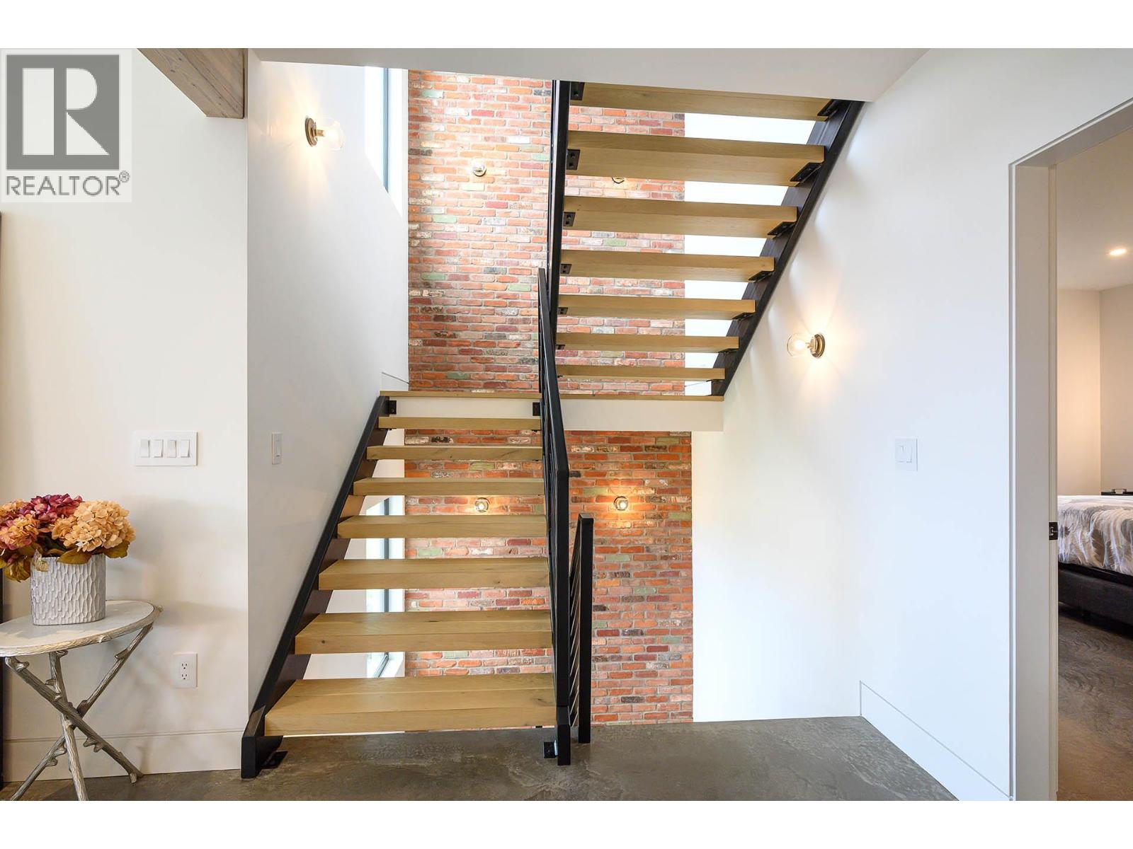887 Fernie Road Property Photo 19
