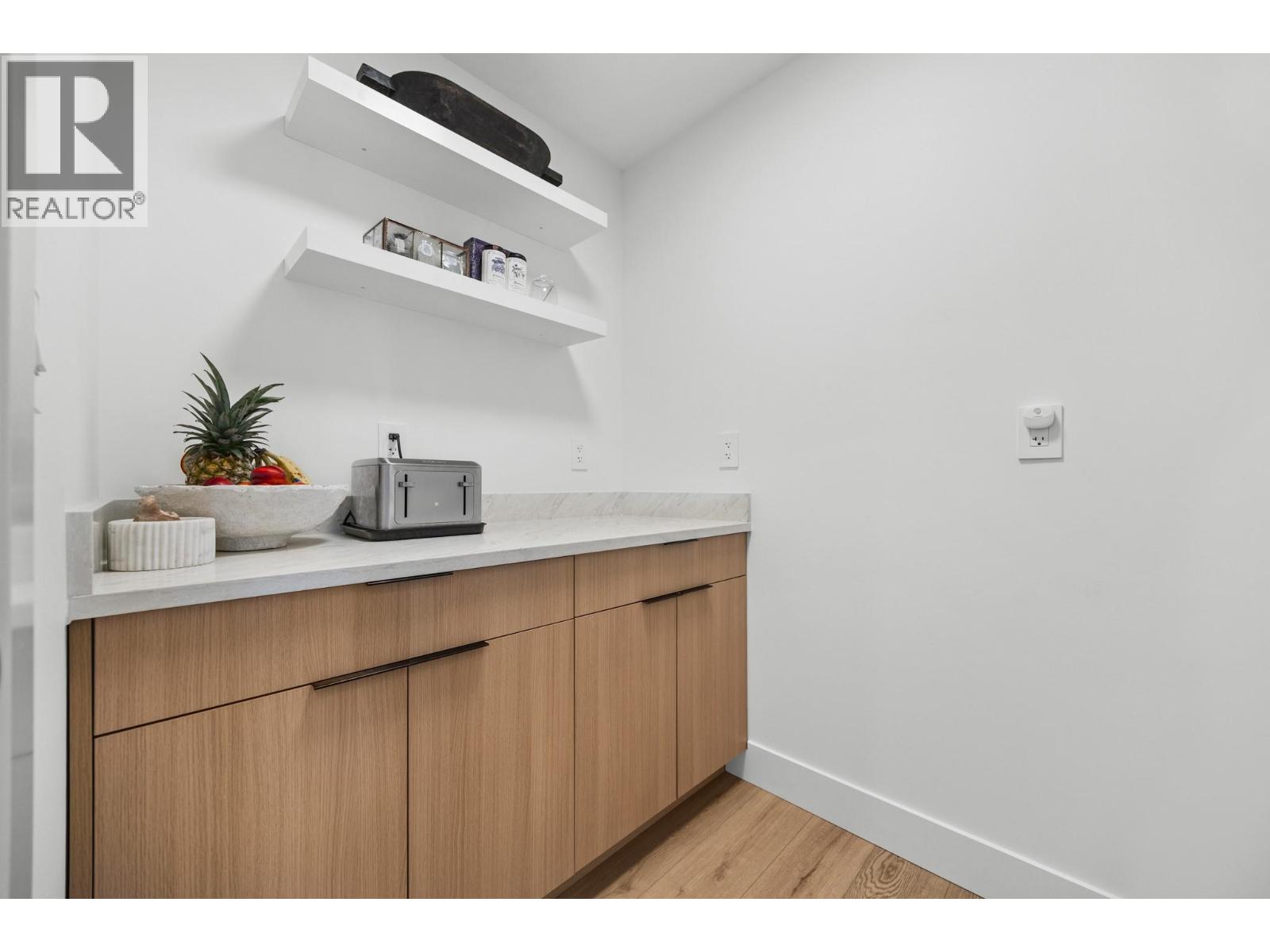 1506 39a Avenue Unit# 3 Property Photo 6
