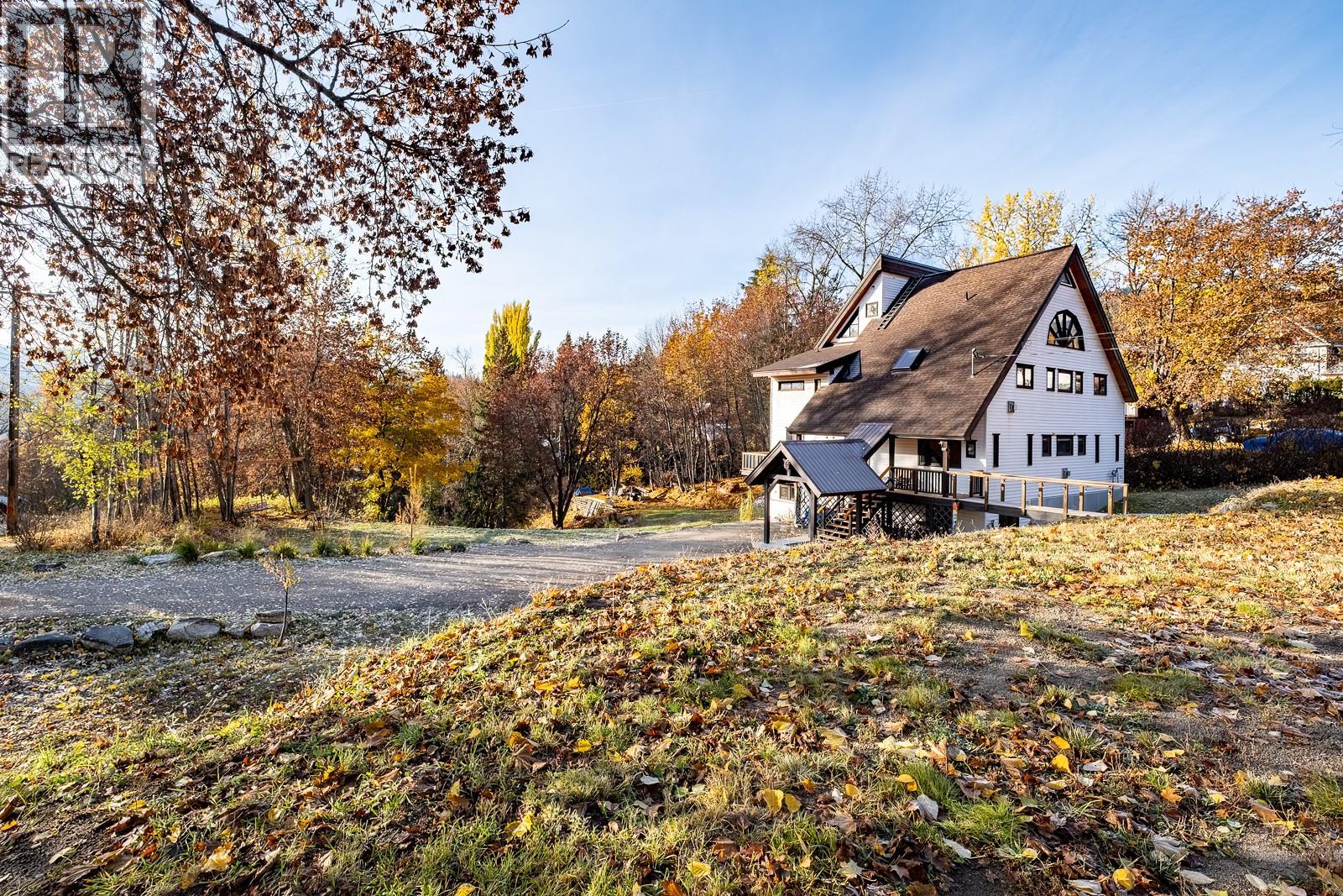 2075 Thompson Avenue Property Photo