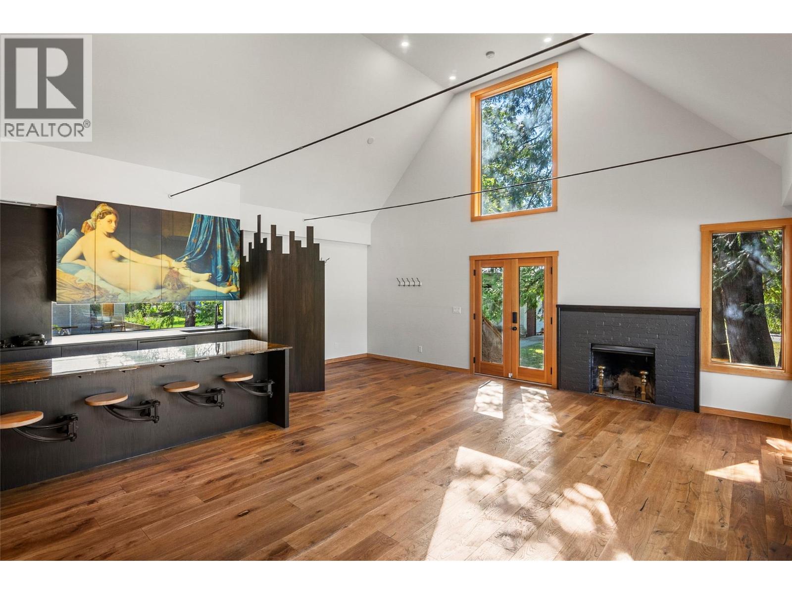 422 Ninth Street E Property Photo 10