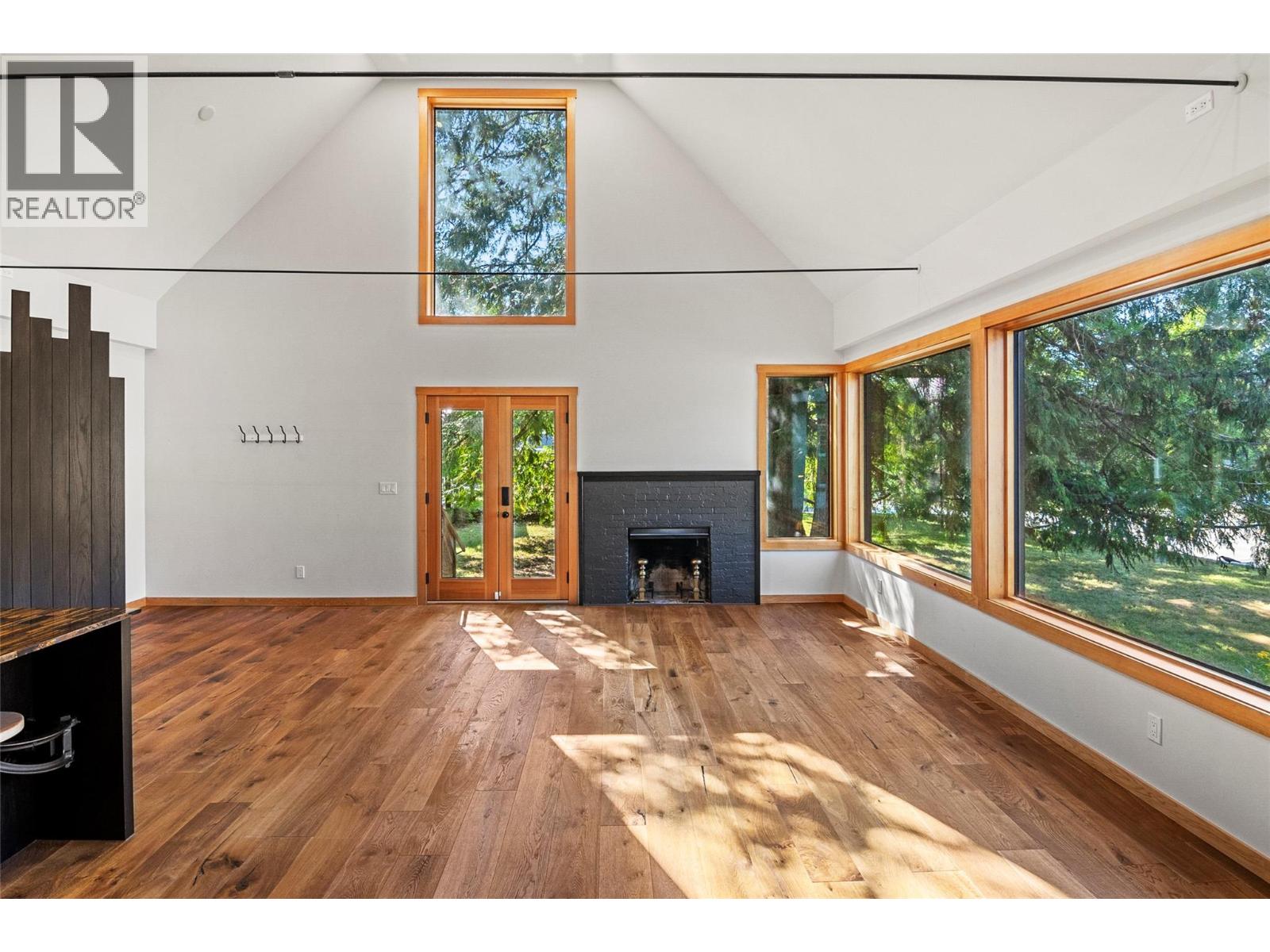 422 Ninth Street E Property Photo 11