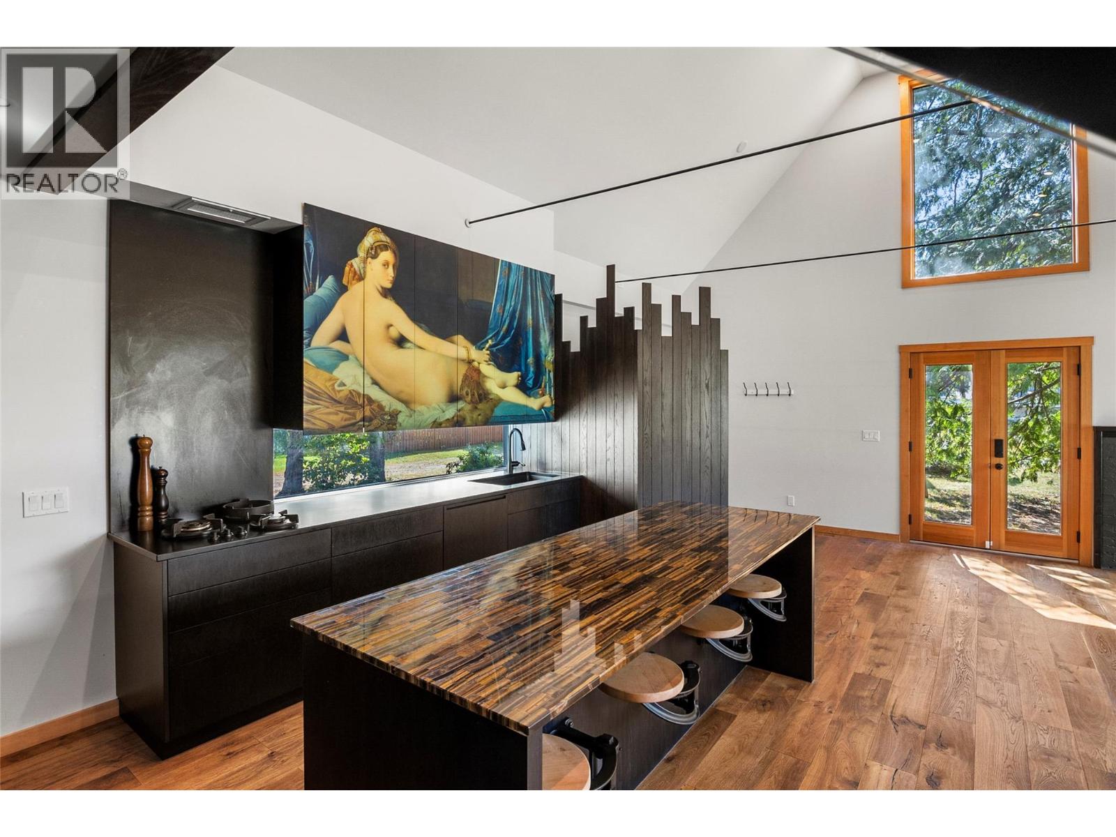 422 Ninth Street E Property Photo 12