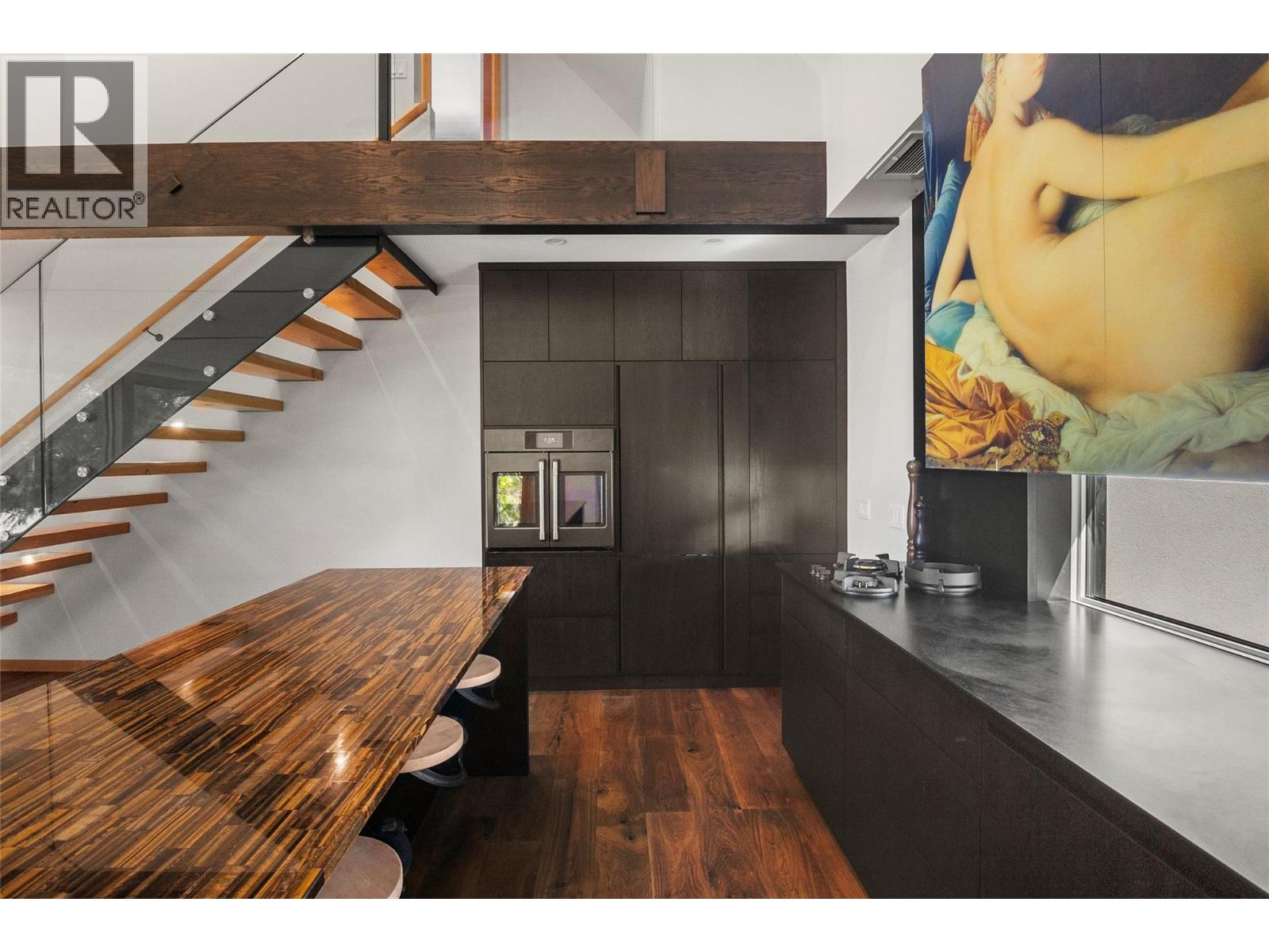 422 Ninth Street E Property Photo 16