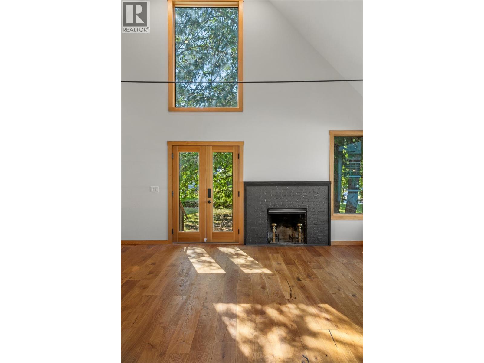 422 Ninth Street E Property Photo 25