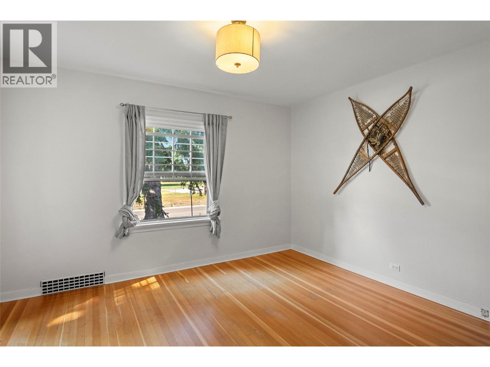 422 Ninth Street E Property Photo 30