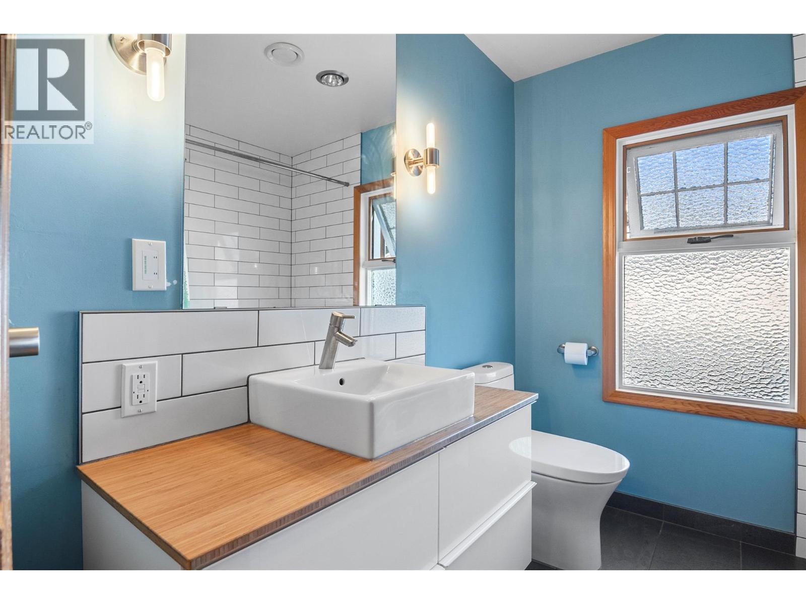 422 Ninth Street E Property Photo 32