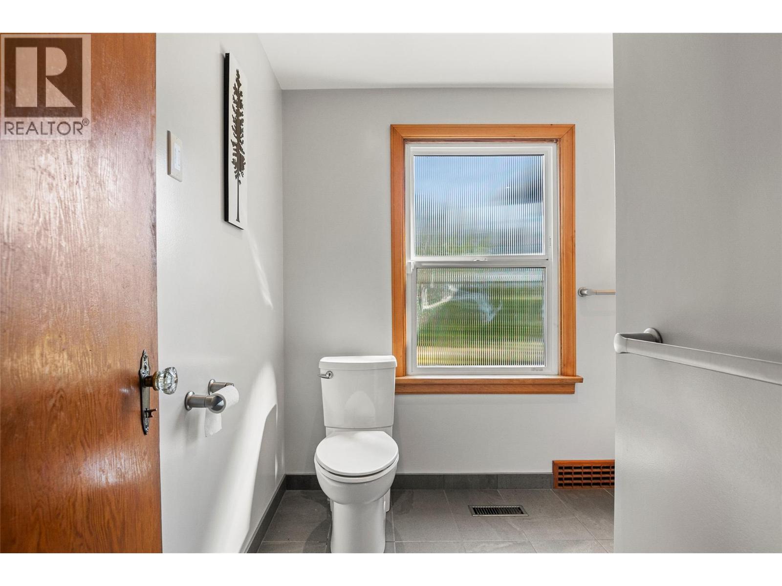 422 Ninth Street E Property Photo 33