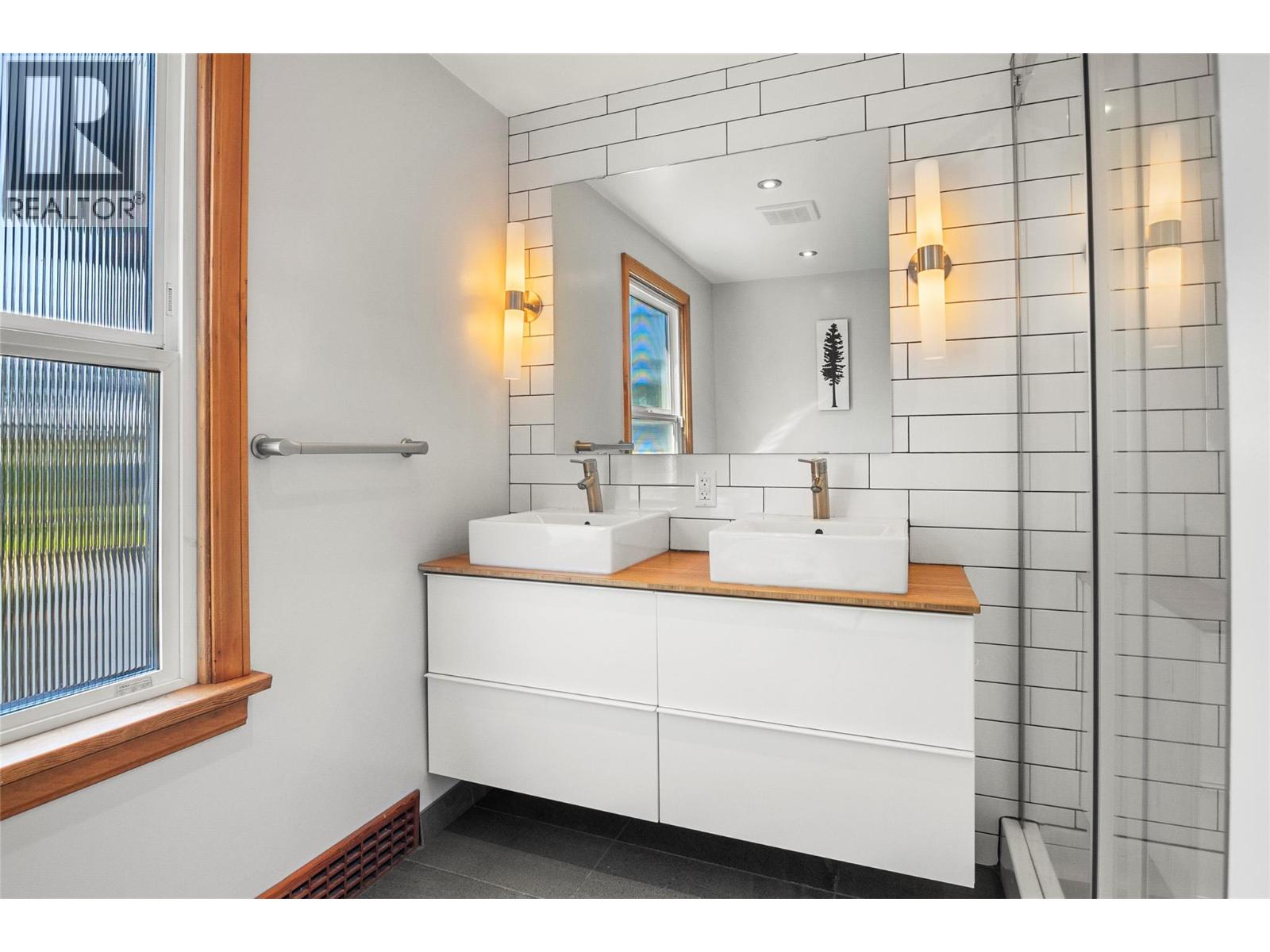 422 Ninth Street E Property Photo 34