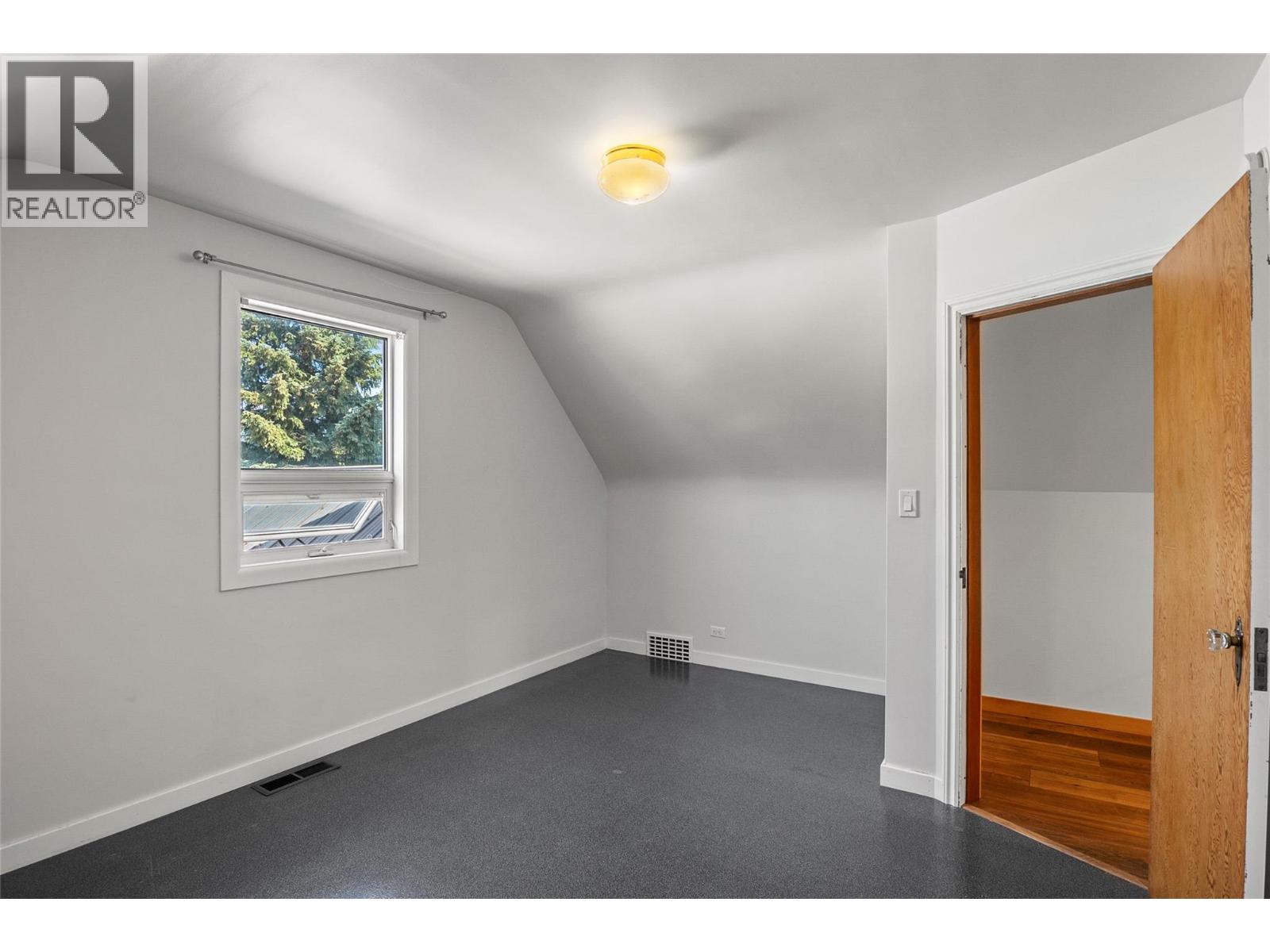 422 Ninth Street E Property Photo 39