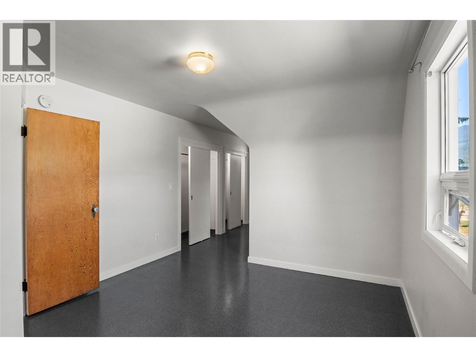 422 Ninth Street E Property Photo 40