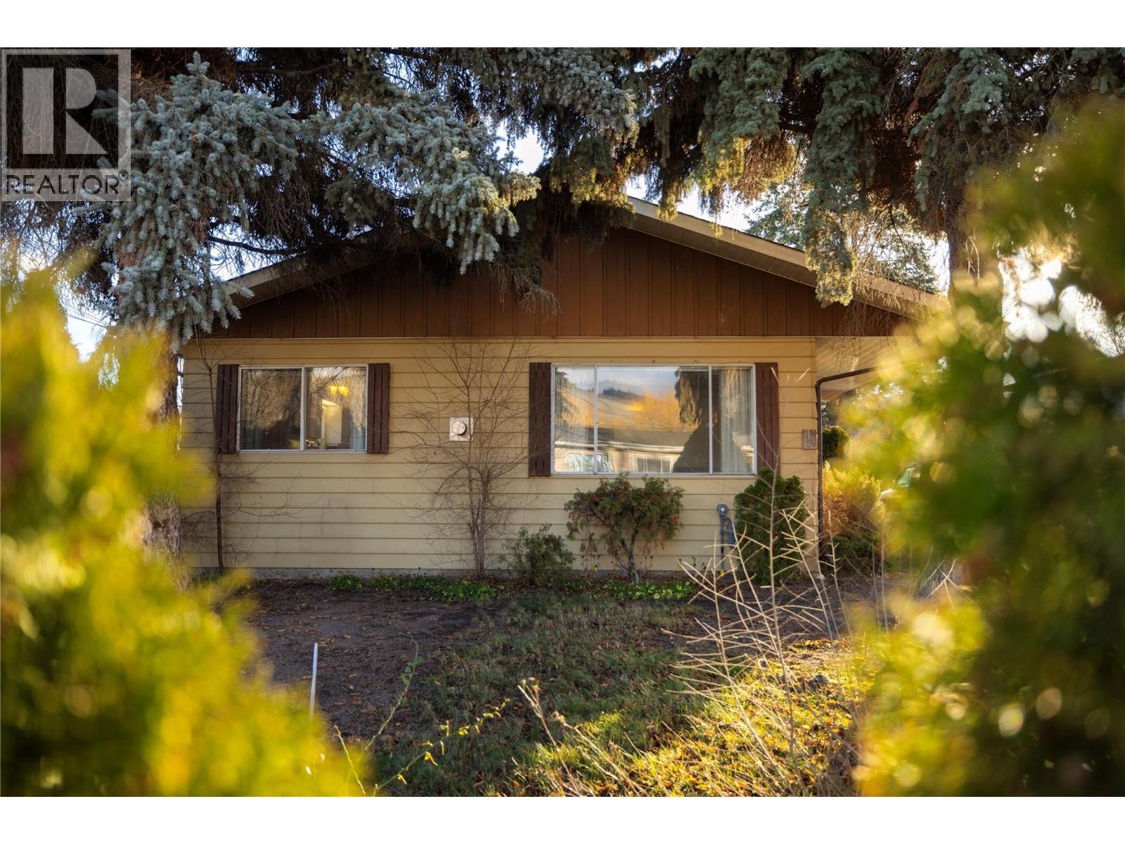1607 45 Street Property Photo 1