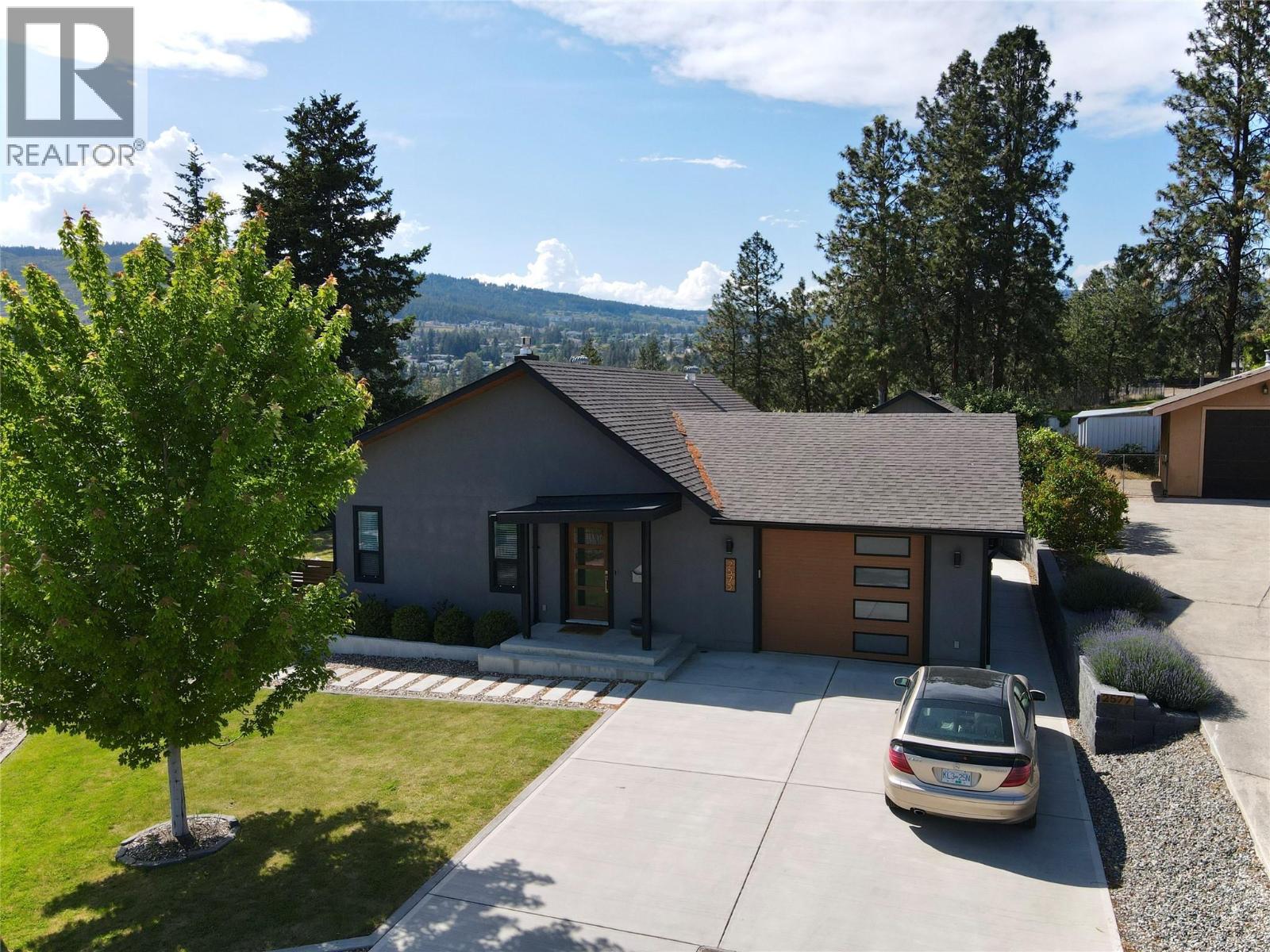 2575 Pineridge Place Property Photo 1