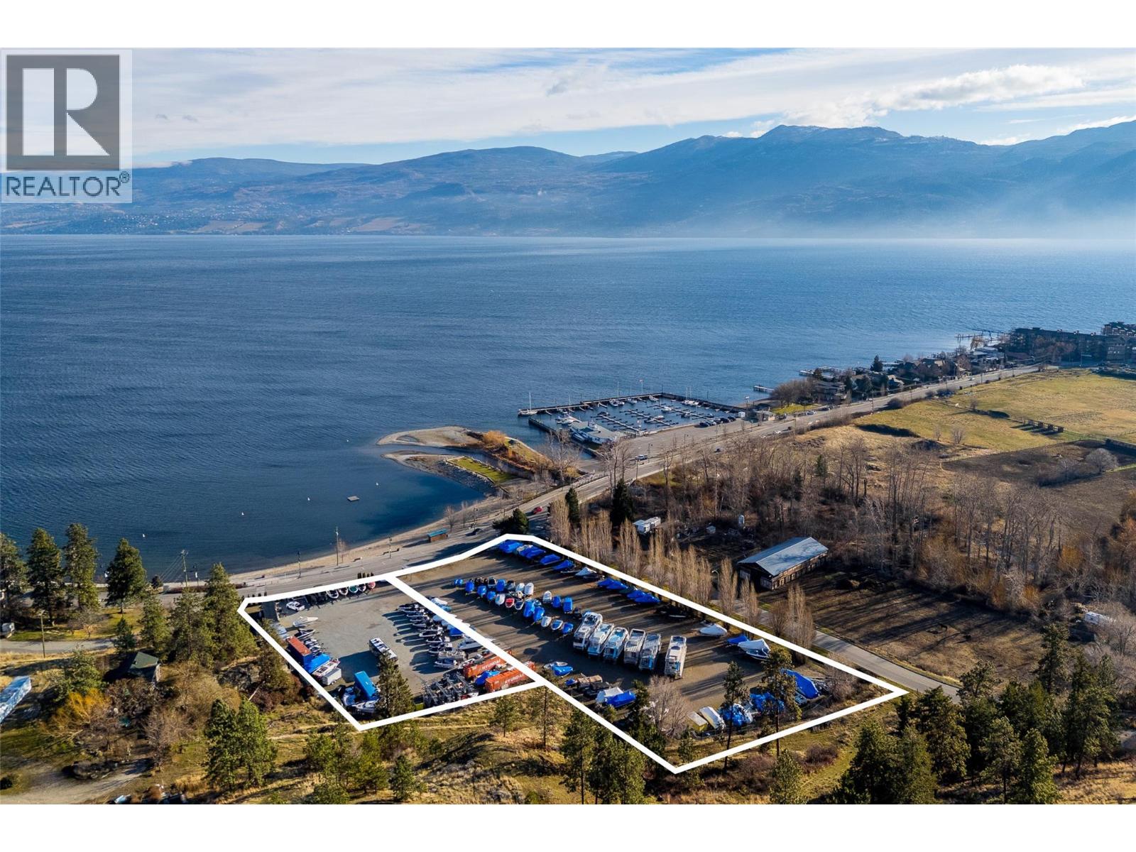4058 & 4066 Gellatly Road Photo de la propriété 1