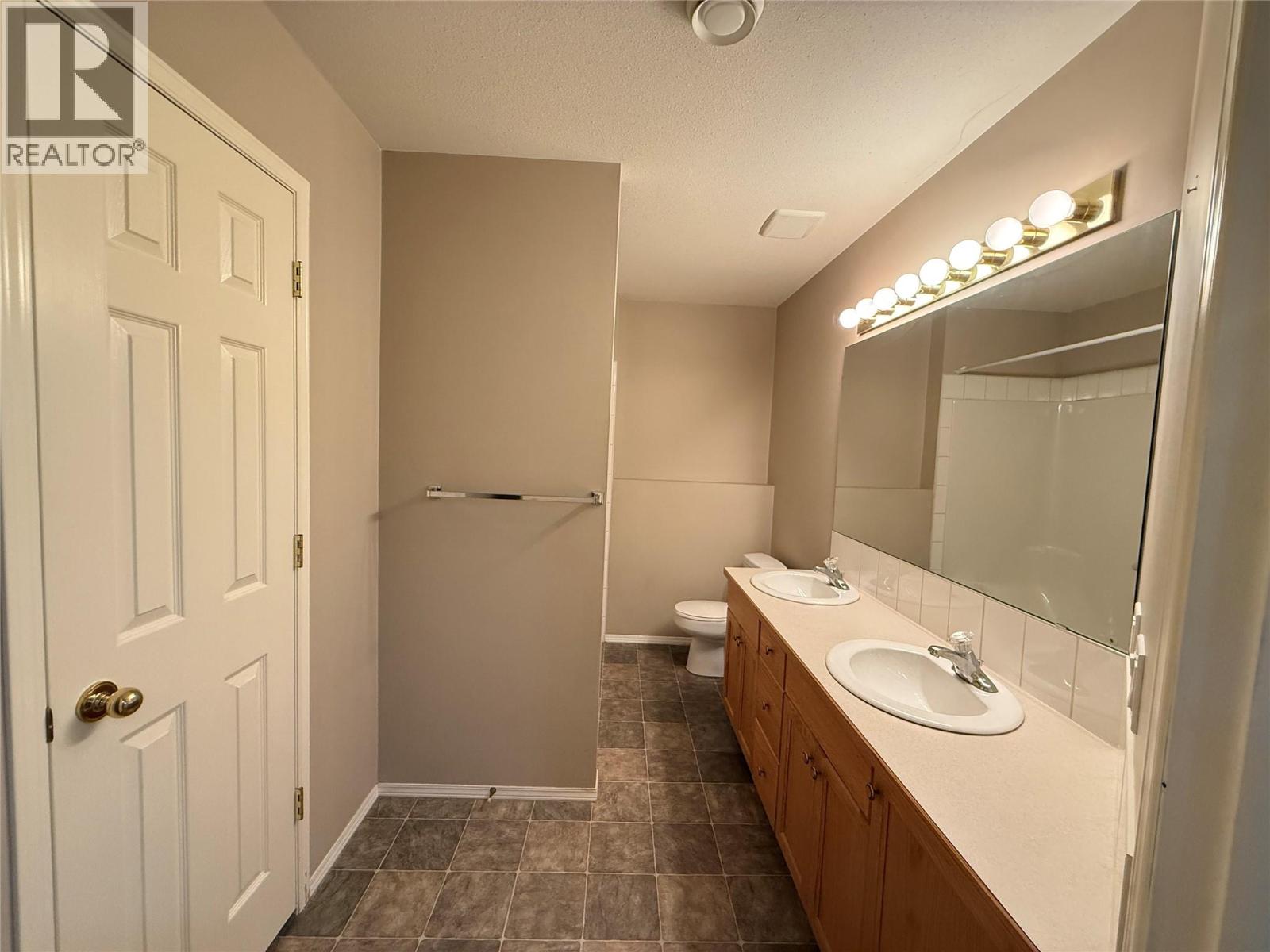 18a Wolf Crescent Property Photo 32