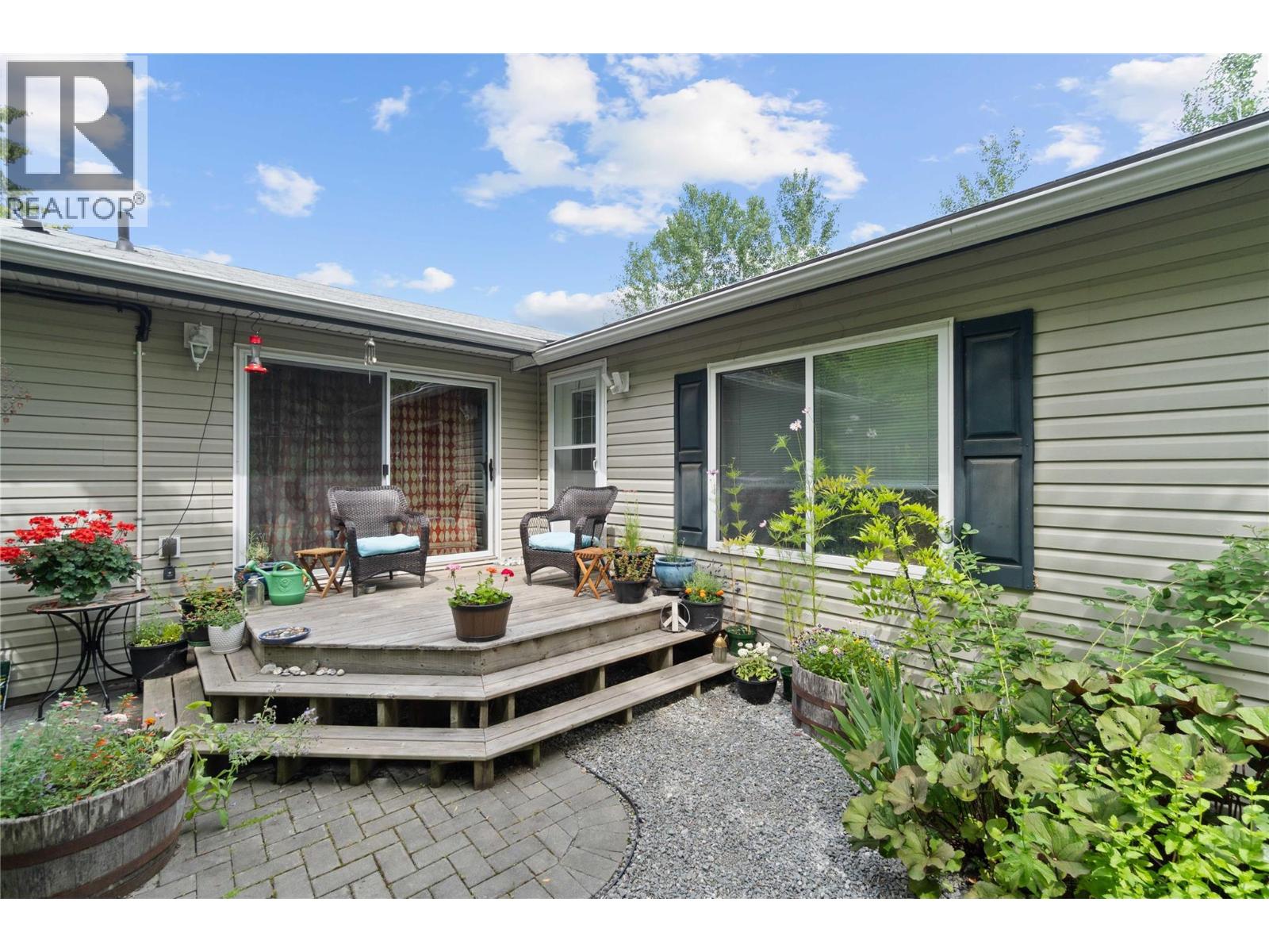 4421 73 Avenue Ne Property Photo 2
