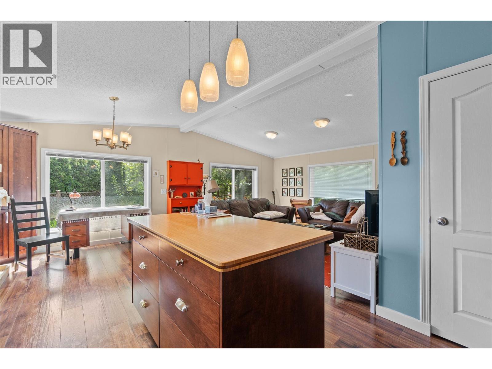 4421 73 Avenue Ne Property Photo 5