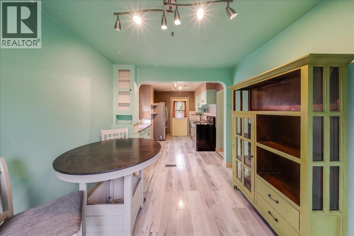 936 Thackeray Street Property Photo 7